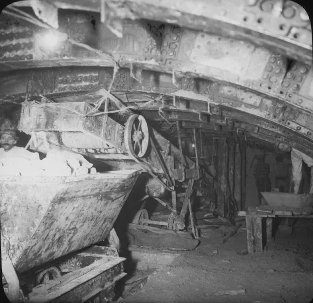 La construction du métro de Paris en 40 clichés d'époque la construction du metro de paris en 40 cliches depoque 13 la-construction-du-metro-de-paris-en-40-cliches-depoque-13