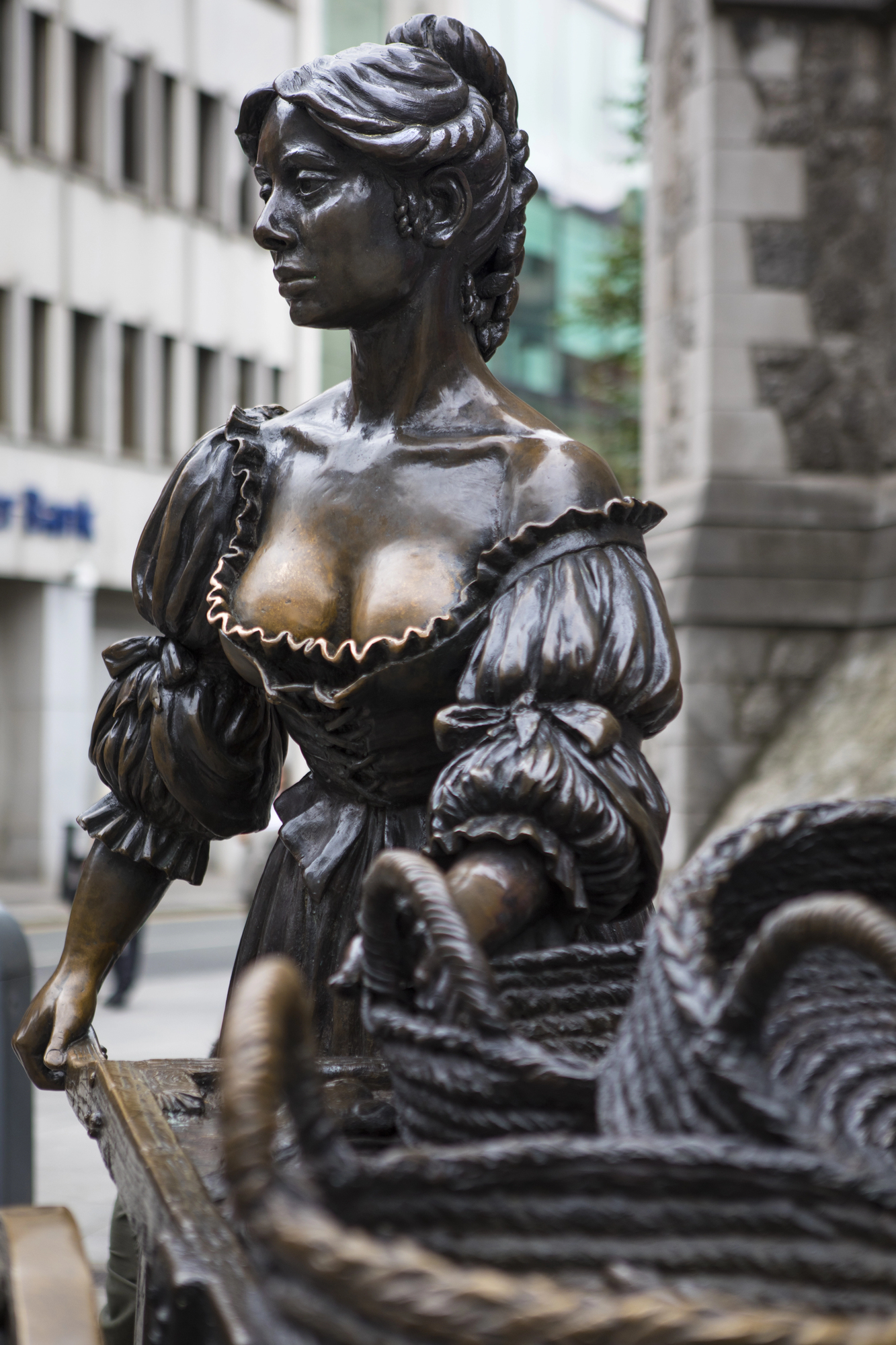 Molly Malone : la statue la plus caressée (et abîmée) de Dublin molly malone la statue la plus caressee et abimee de dublin 3 molly-malone-la-statue-la-plus-caressee-et-abimee-de-dublin-3