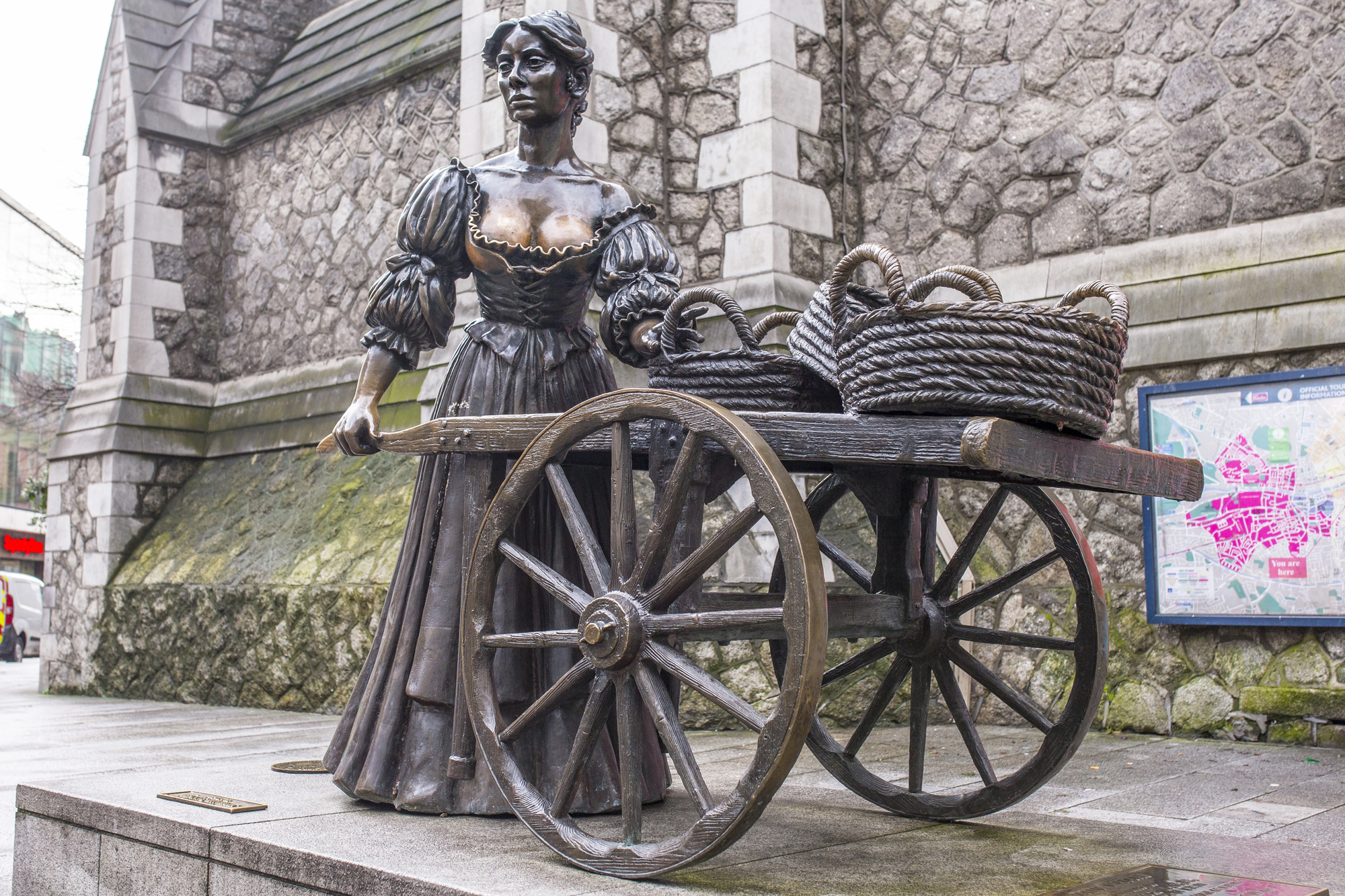 Molly Malone : la statue la plus caressée (et abîmée) de Dublin molly malone la statue la plus caressee et abimee de dublin 6 molly-malone-la-statue-la-plus-caressee-et-abimee-de-dublin-6