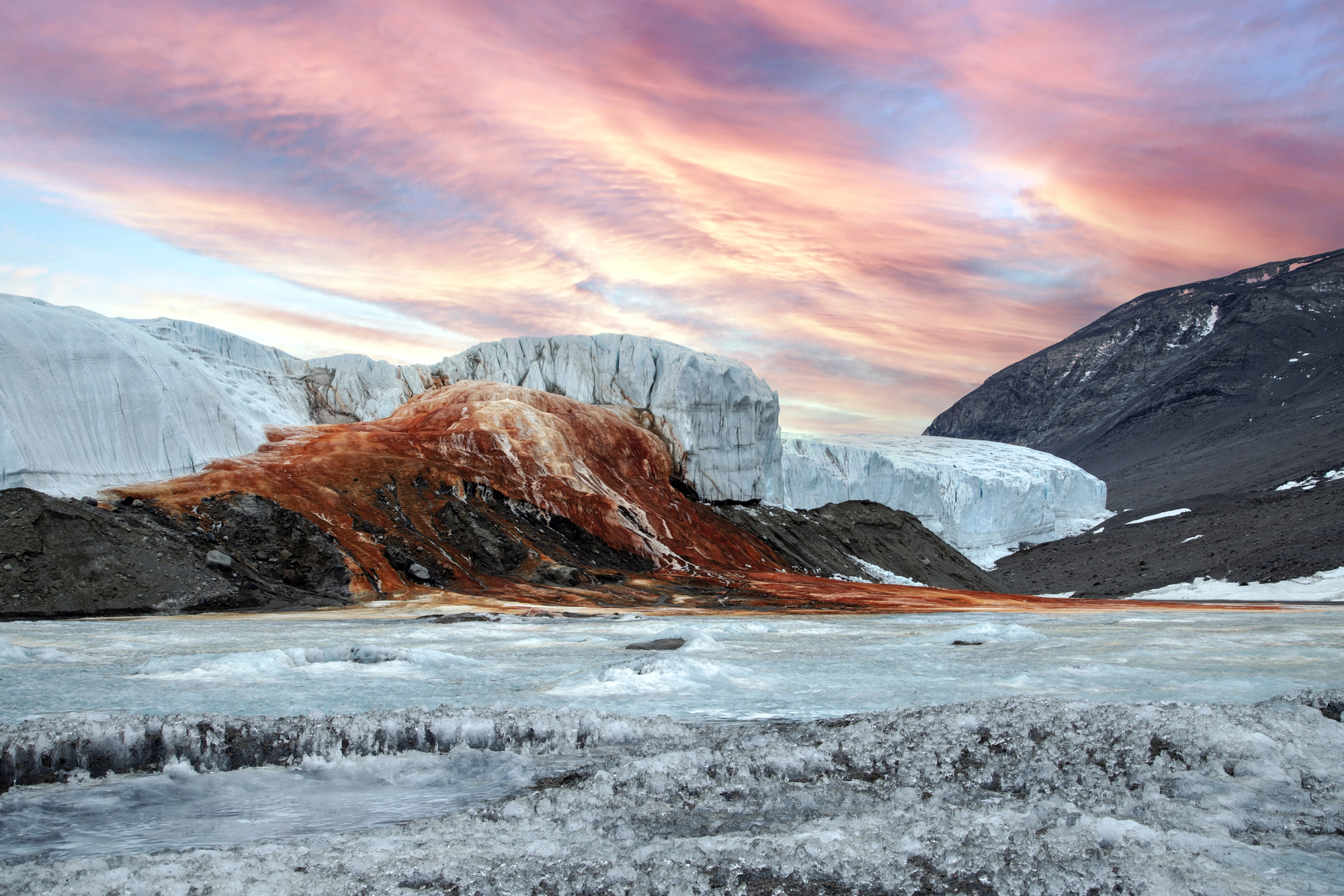 Cascade rouge de l’Antarctique : le mystère sanglant de Blood Falls cascade rouge de l antarctique le mystere sanglant de blood falls 2 cascade-rouge-de-l-antarctique-le-mystere-sanglant-de-blood-falls-2