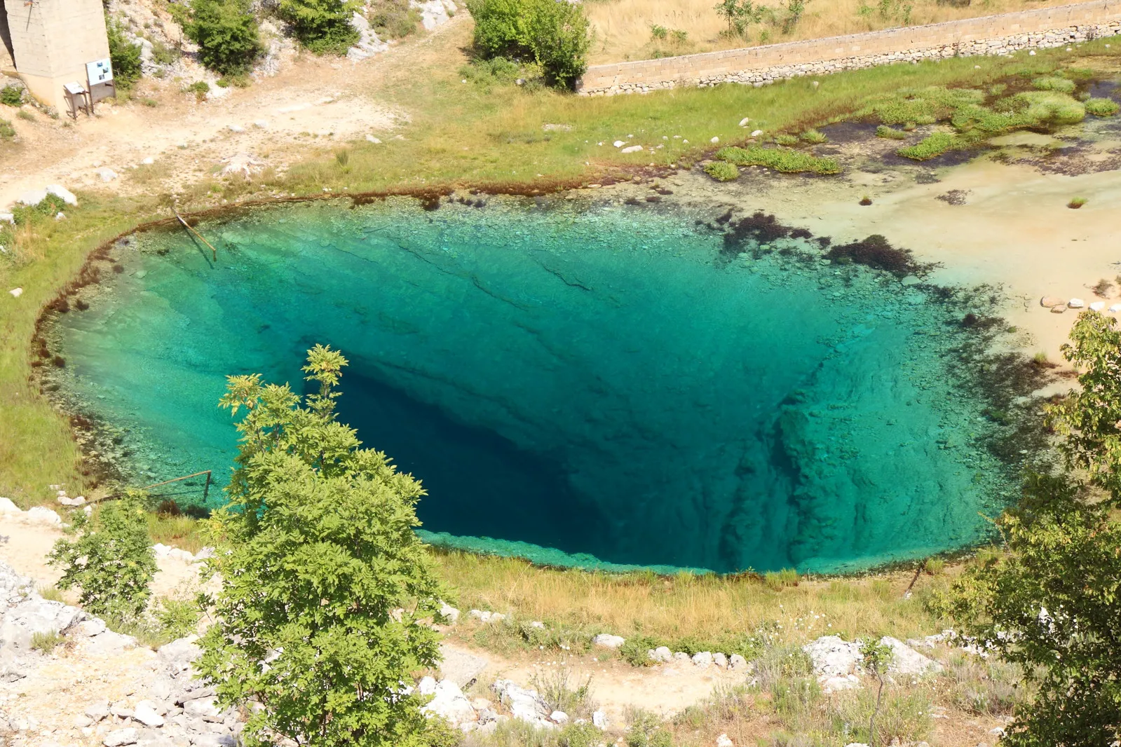 L’œil de la Terre : la source de la rivière Cetina, joyau de Croatie l oeil de la terre la source de la riviere cetina joyau de croatie 4 L’œil de la Terre : la source de la rivière Cetina, joyau de Croatie 4