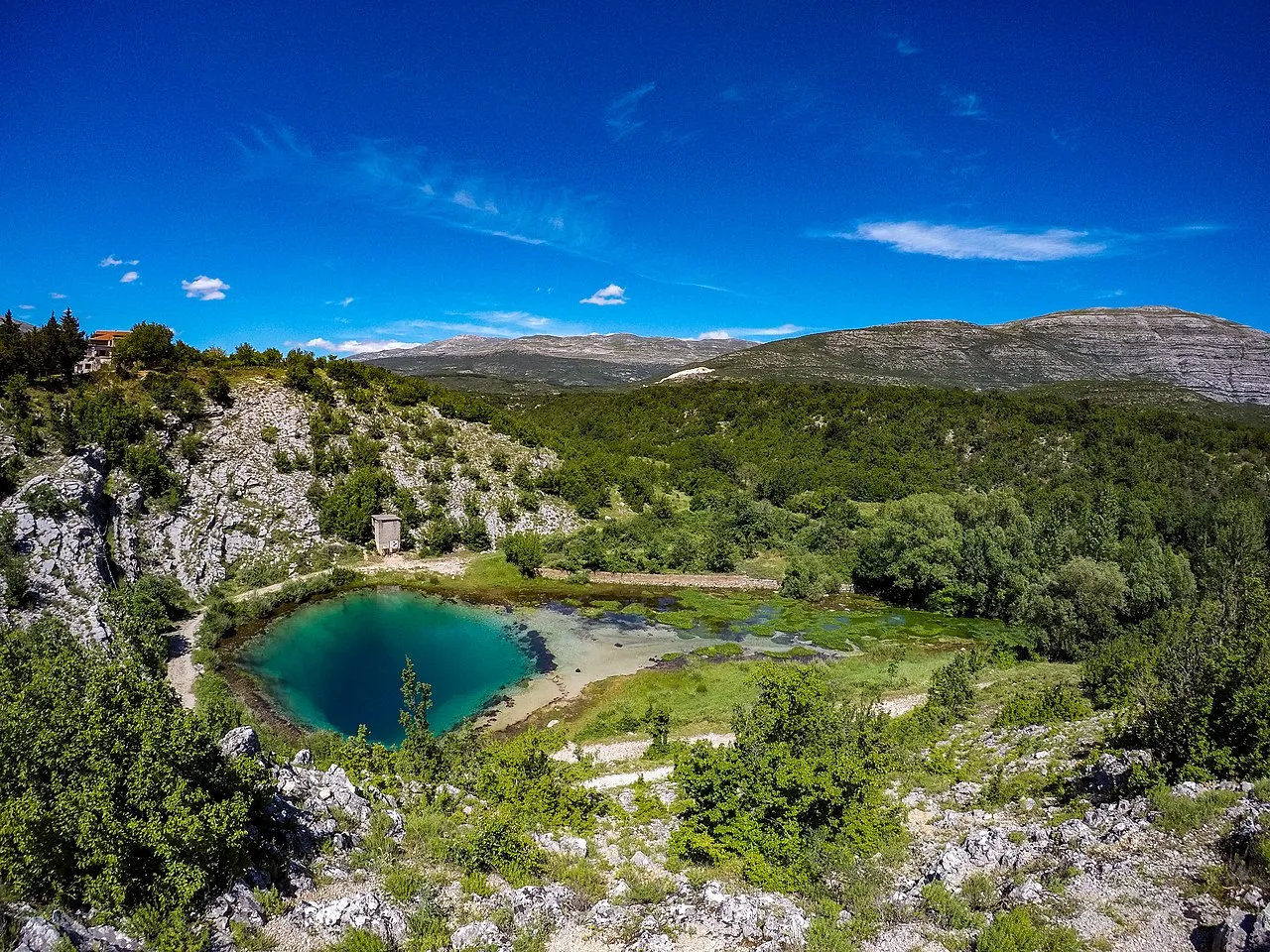 L’œil de la Terre : la source de la rivière Cetina, joyau de Croatie l oeil de la terre la source de la riviere cetina joyau de croatie 5 L’œil de la Terre : la source de la rivière Cetina, joyau de Croatie 5
