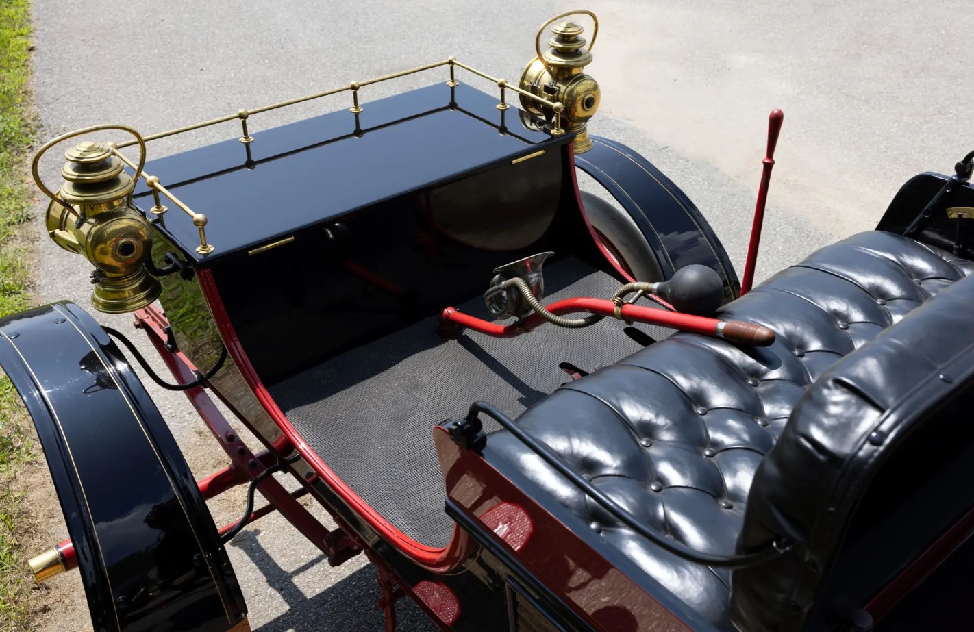 Le Century Tourist Dos-à-Dos de 1902 : quand les voitures faisaient volte-face le century tourist dos a dos de 1902 quand les voitures faisaient volte face 3 le-century-tourist-dos-a-dos-de-1902-quand-les-voitures-faisaient-volte-face-3