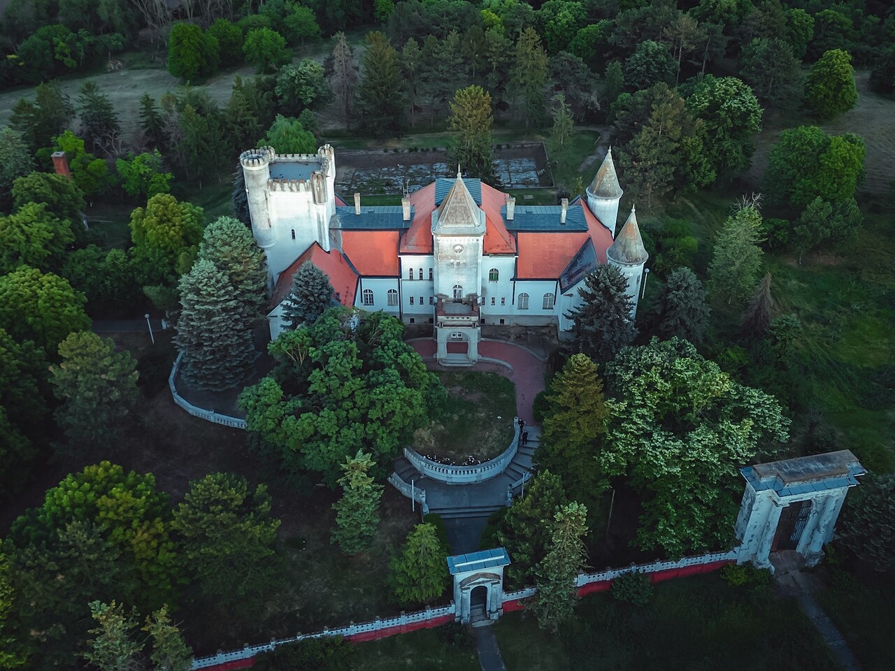 Le Château Fantast (ou Palais Dunđerski) : un conte de fées en Voïvodine le chateau fantast ou palais dunderski un conte de fees en voivodine 1 le-chateau-fantast-ou-palais-dunderski-un-conte-de-fees-en-voivodine-1.
