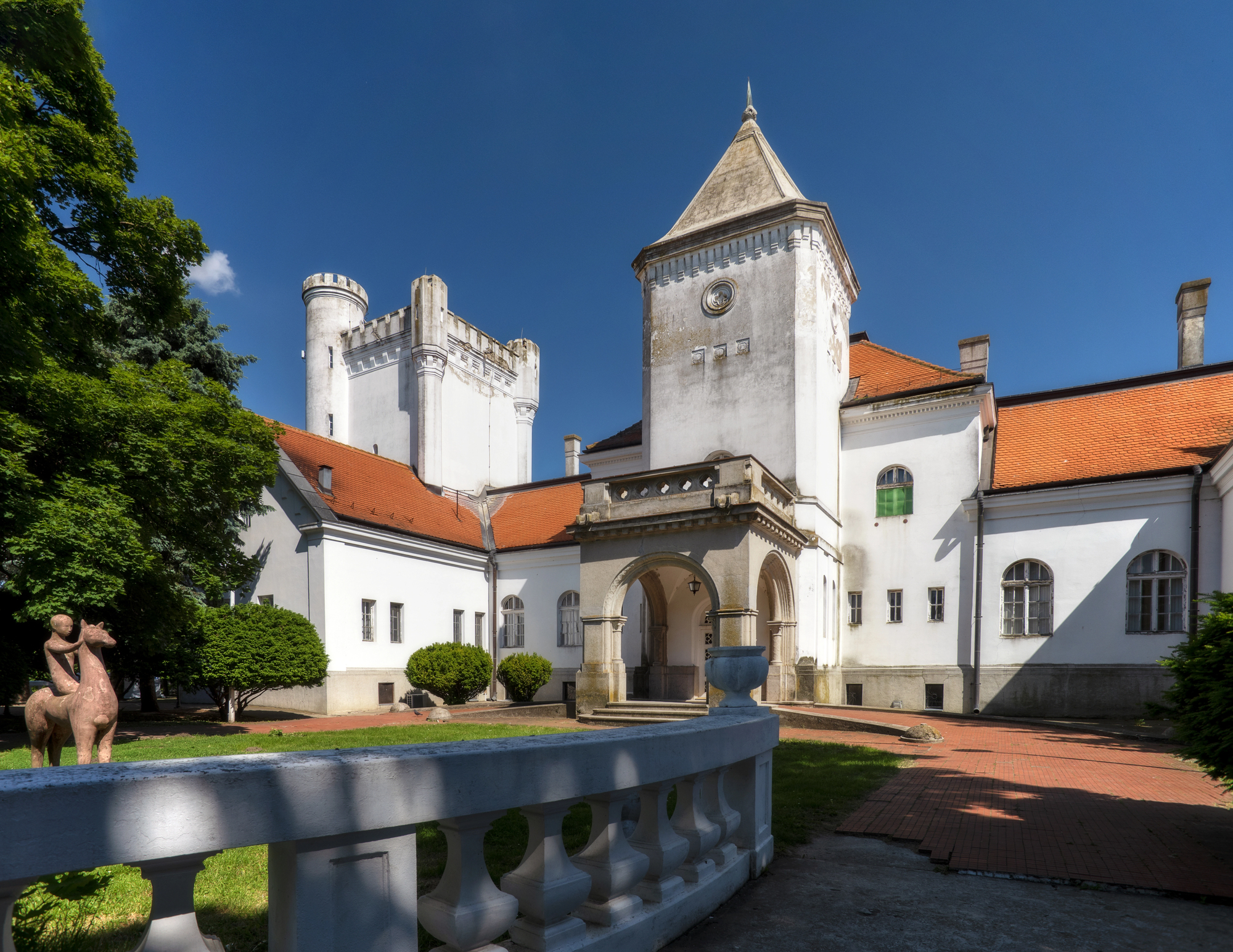 Le Château Fantast (ou Palais Dunđerski) : un conte de fées en Voïvodine le chateau fantast ou palais dunderski un conte de fees en voivodine 5 le-chateau-fantast-ou-palais-dunderski-un-conte-de-fees-en-voivodine-5