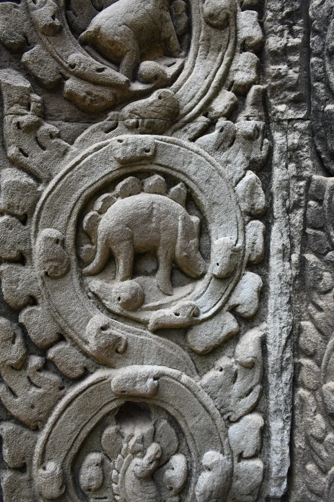 Le stégosaure de Ta Prohm : mythe khmer ou dinosaure sculpté ? le stegosaure de ta prohm mythe khmer ou dinosaure sculpte 2 le-stegosaure-de-ta-prohm-mythe-khmer-ou-dinosaure-sculpte-2