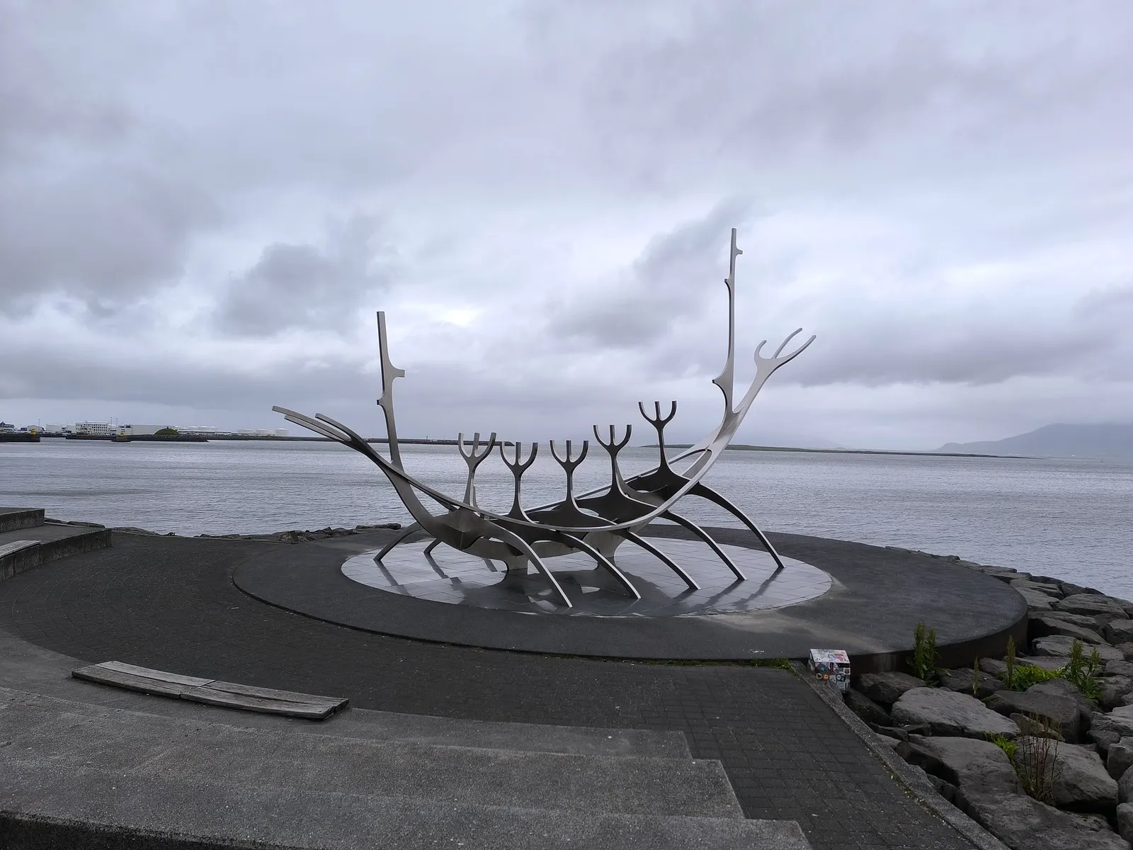 Sun Voyager – Le Voyageur du Soleil, faux drakkar et vraie icône de Reykjavik sun voyager voyageur du soleil drakkar bateau viking reykjavik 1 sun-voyager-voyageur-du-soleil-drakkar-bateau-viking-reykjavik-1