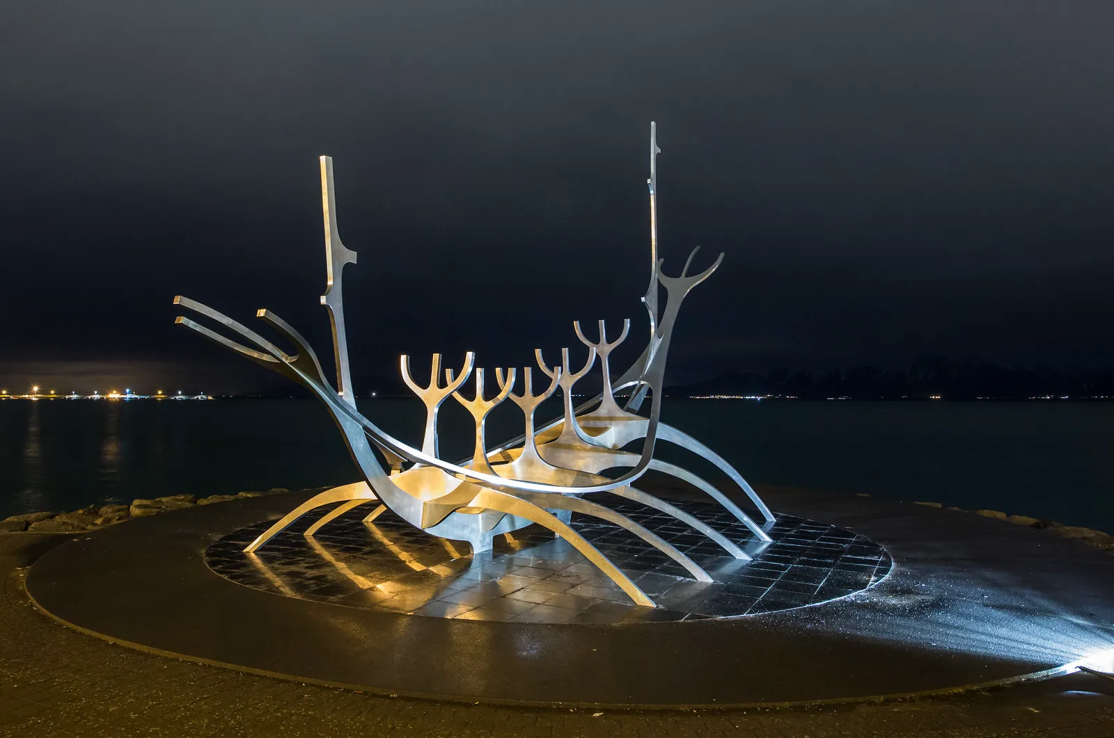 Sun Voyager – Le Voyageur du Soleil, faux drakkar et vraie icône de Reykjavik sun voyager voyageur du soleil drakkar bateau viking reykjavik 3 sun-voyager-voyageur-du-soleil-drakkar-bateau-viking-reykjavik-3