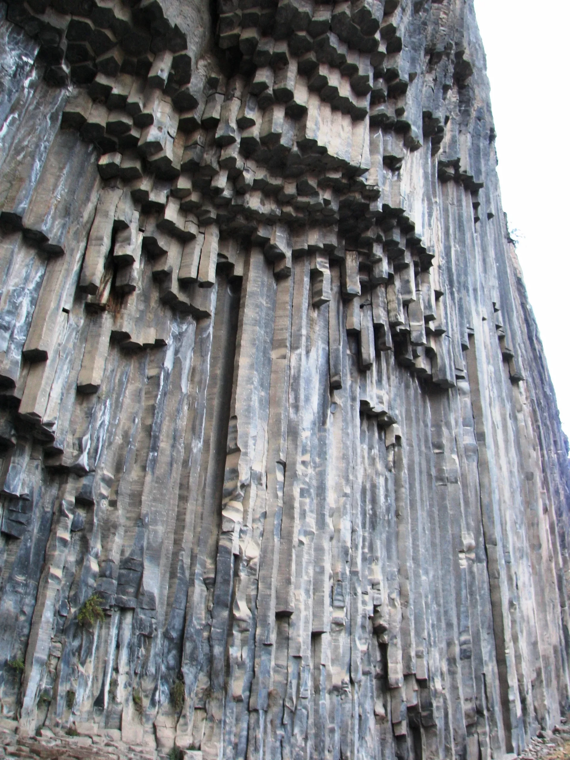 Symphonie des Pierres : les orgues basaltiques des gorges de Garni (Arménie) symphonie des pierres les orgues basaltiques des gorges de garni armenie 3 scaled symphonie-des-pierres-les-orgues-basaltiques-des-gorges-de-garni-armenie-3