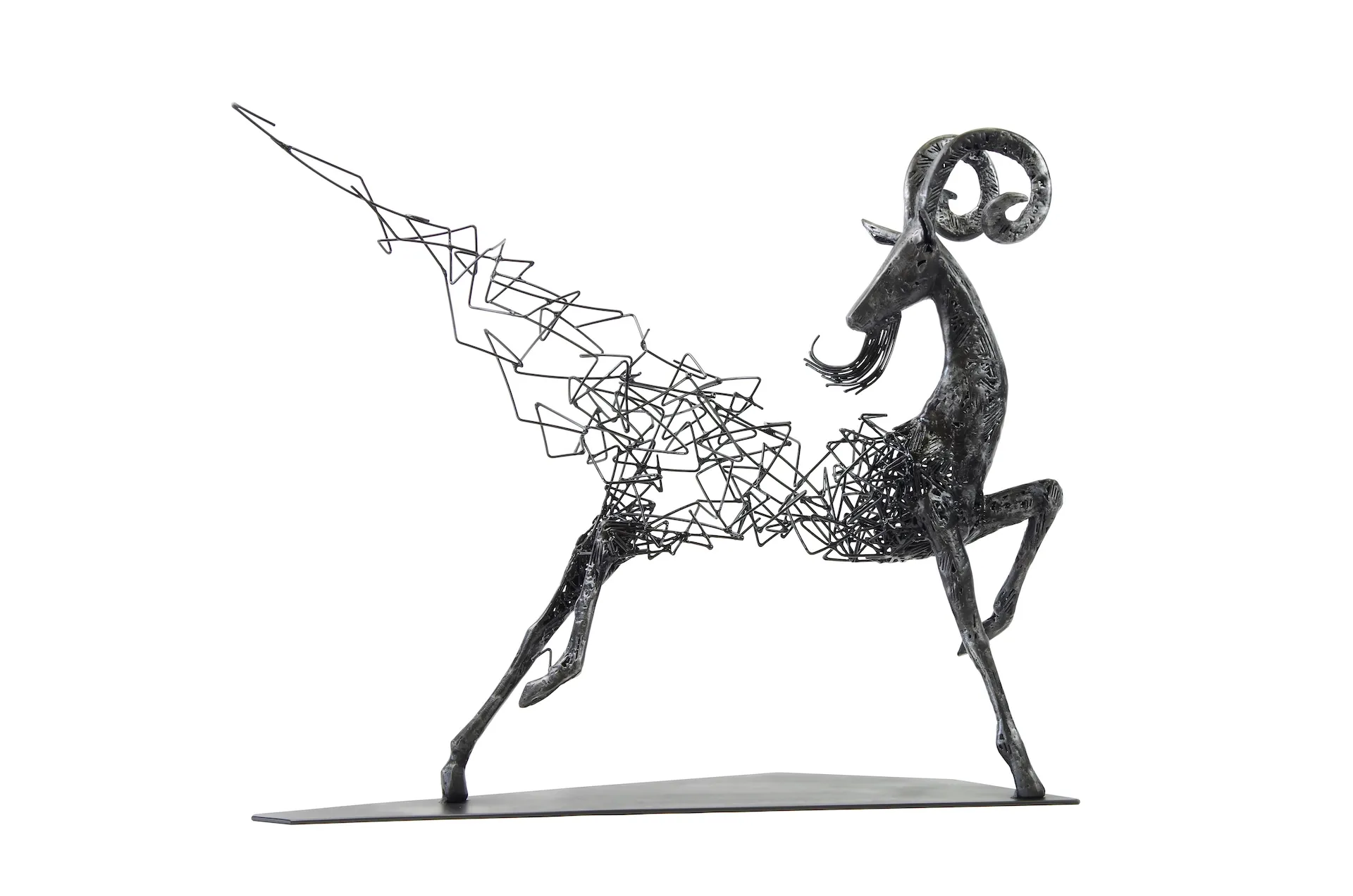 Tomohiro Inaba : le sculpteur japonais qui transforme le fer en rêve évanescent tomohiro inaba le sculpteur japonais qui transforme le fer en reve evanescent 8 tomohiro-inaba-le-sculpteur-japonais-qui-transforme-le-fer-en-reve-evanescent-8