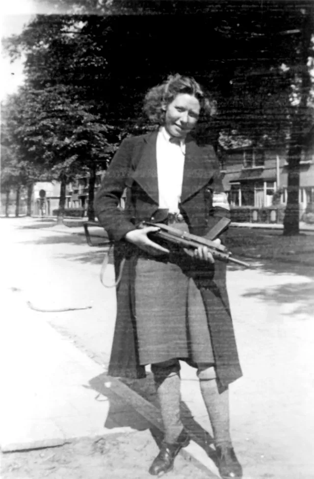 Hannie Schaft, la fille aux cheveux roux qui a défié les nazis hannie schaft la fille aux cheveux roux qui a defie les nazis 5 hannie-schaft-la-fille-aux-cheveux-roux-qui-a-defie-les-nazis-5