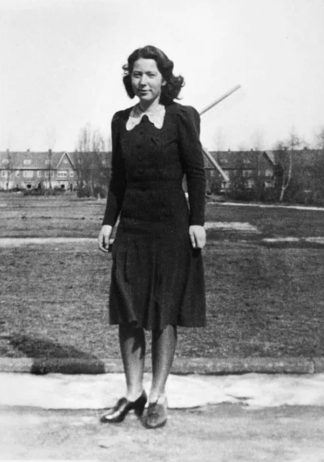Hannie Schaft, la fille aux cheveux roux qui a défié les nazis hannie schaft la fille aux cheveux roux qui a defie les nazis 6 hannie-schaft-la-fille-aux-cheveux-roux-qui-a-defie-les-nazis-6