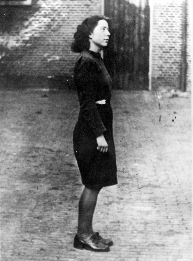 Hannie Schaft, la fille aux cheveux roux qui a défié les nazis hannie schaft la fille aux cheveux roux qui a defie les nazis 9 hannie-schaft-la-fille-aux-cheveux-roux-qui-a-defie-les-nazis-9