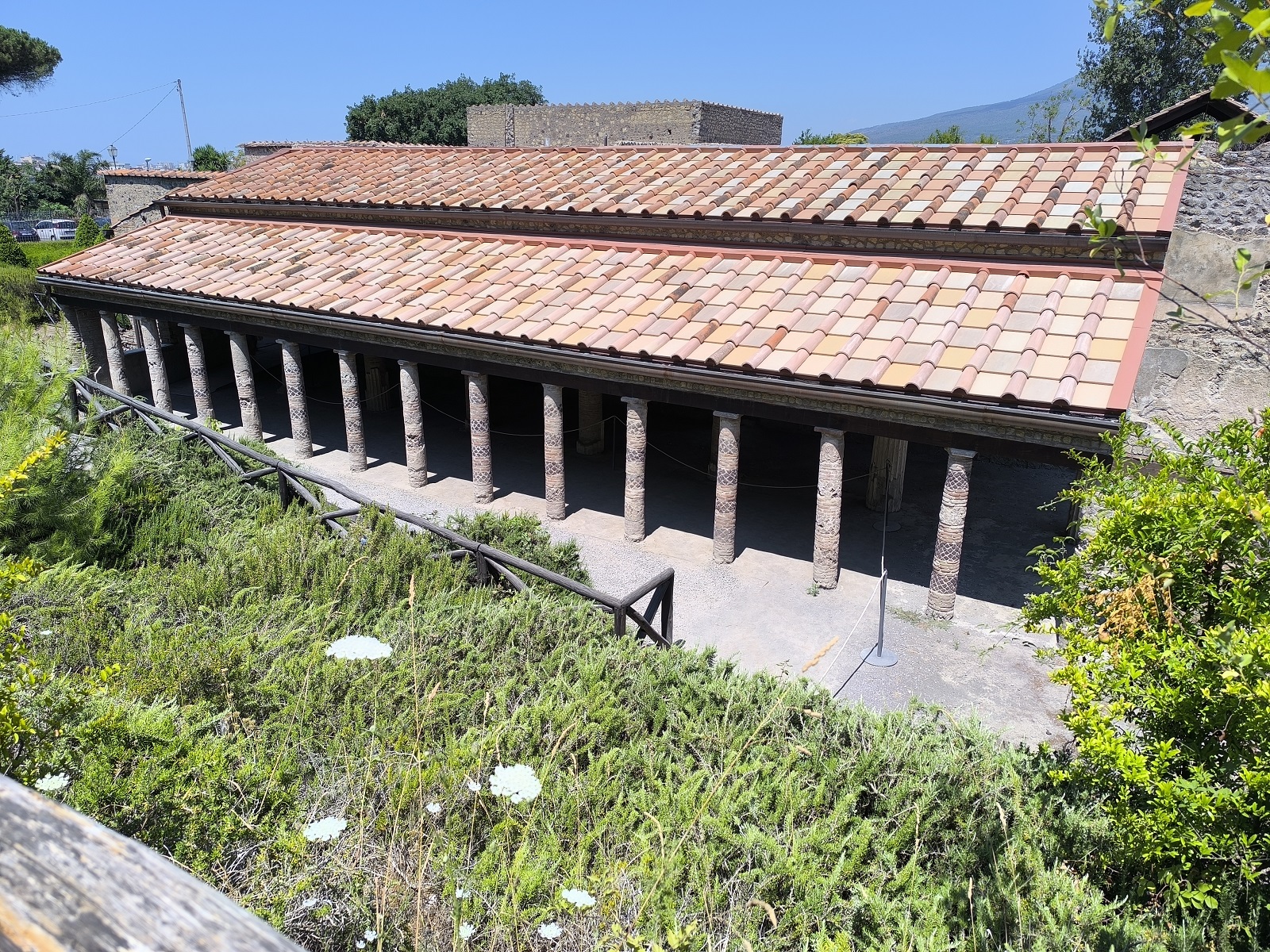 La Villa des Mystères de Pompéi : fresques, rituels et secrets enfouis la villa des mysteres de pompei fresques rituels et secrets enfouis 1 la-villa-des-mysteres-de-pompei-fresques-rituels-et-secrets-enfouis-1