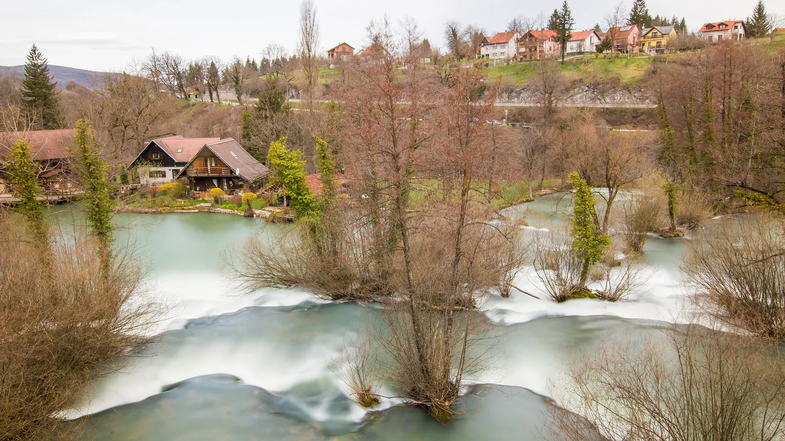 Rastoke, village aux cascades féeriques de Croatie rastoke village aux cascades feeriques de croatie 7 rastoke-village-aux-cascades-feeriques-de-croatie-7