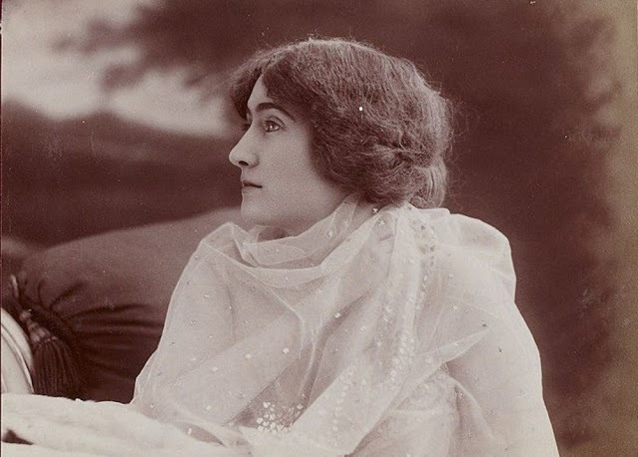 Valentine de Saint-Point photographiée par Alphonse Mucha : une femme avant-garde valentine de saint point photographiee par alphonse mucha une femme avant garde 1 valentine-de-saint-point-photographiee-par-alphonse-mucha-une-femme-avant-garde-1