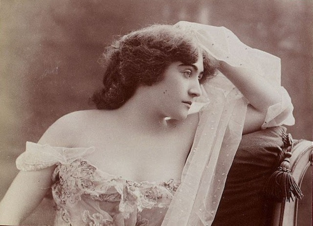 Valentine de Saint-Point photographiée par Alphonse Mucha : une femme avant-garde valentine de saint point photographiee par alphonse mucha une femme avant garde 3 valentine-de-saint-point-photographiee-par-alphonse-mucha-une-femme-avant-garde-3