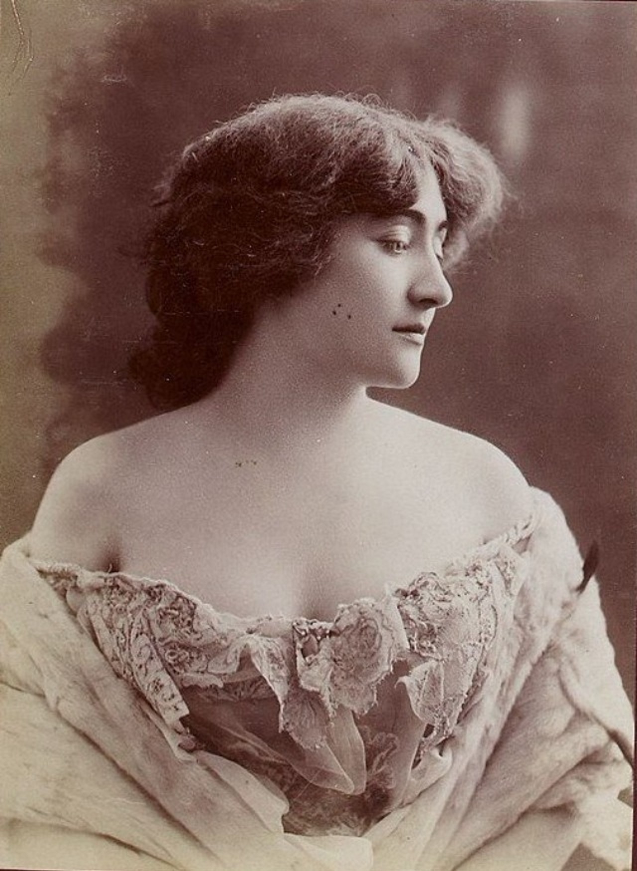 Valentine de Saint-Point photographiée par Alphonse Mucha : une femme avant-garde valentine de saint point photographiee par alphonse mucha une femme avant garde 4 valentine-de-saint-point-photographiee-par-alphonse-mucha-une-femme-avant-garde-4