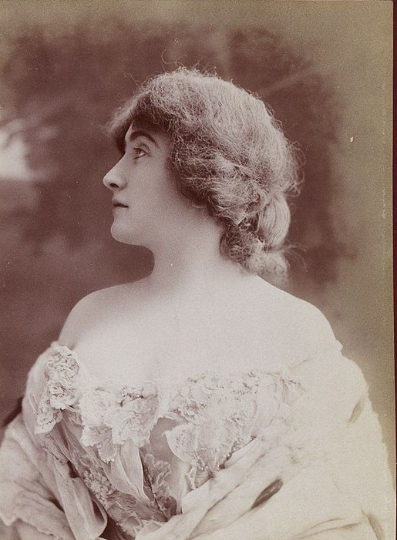 Valentine de Saint-Point photographiée par Alphonse Mucha : une femme avant-garde valentine de saint point photographiee par alphonse mucha une femme avant garde 6 valentine-de-saint-point-photographiee-par-alphonse-mucha-une-femme-avant-garde-5