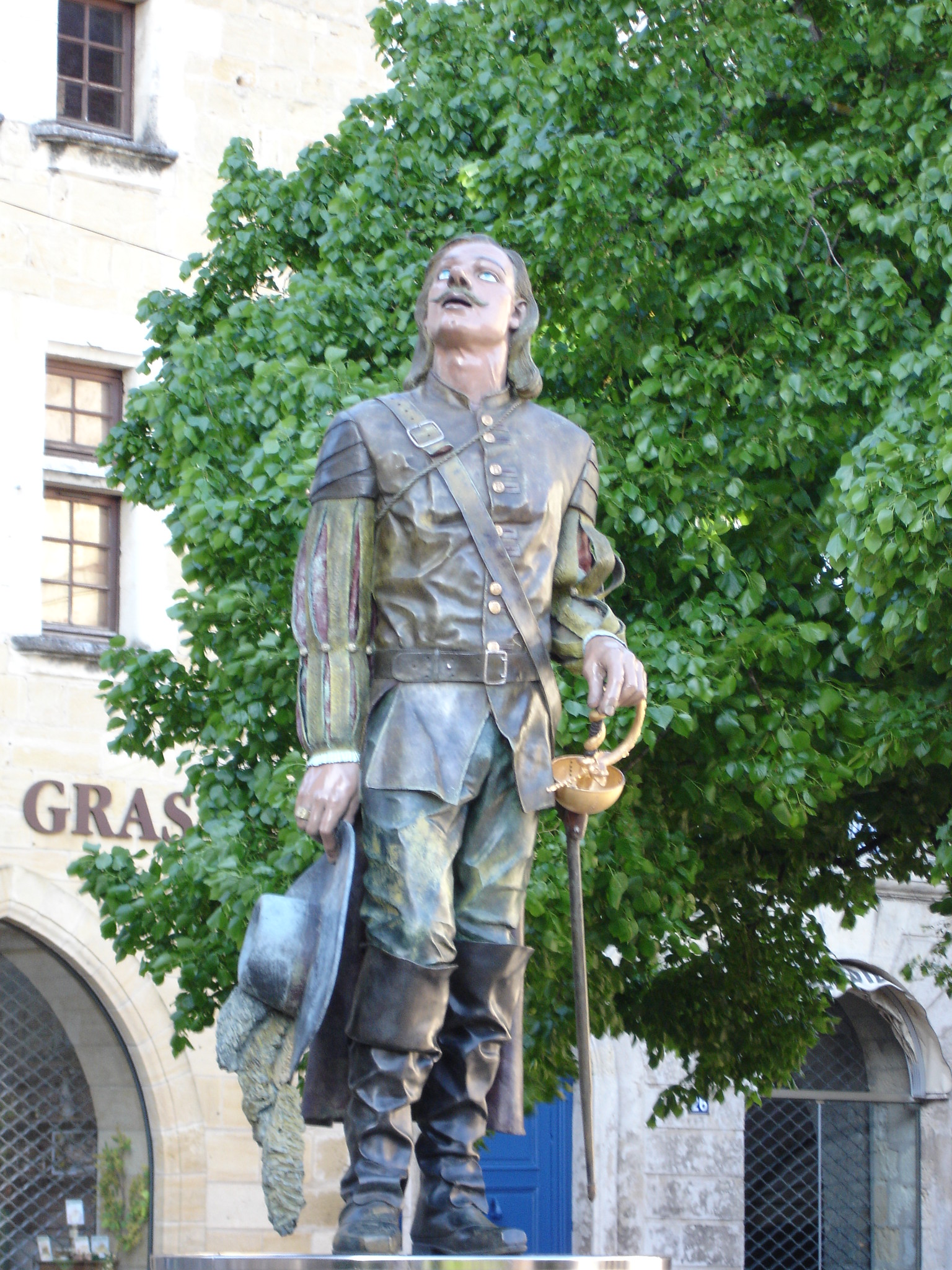 Bergerac : la ville aux deux statues de Cyrano bergerac la ville aux deux statues de cyrano de bargerac 1 bergerac-la-ville-aux-deux-statues-de-cyrano-de-bargerac-1