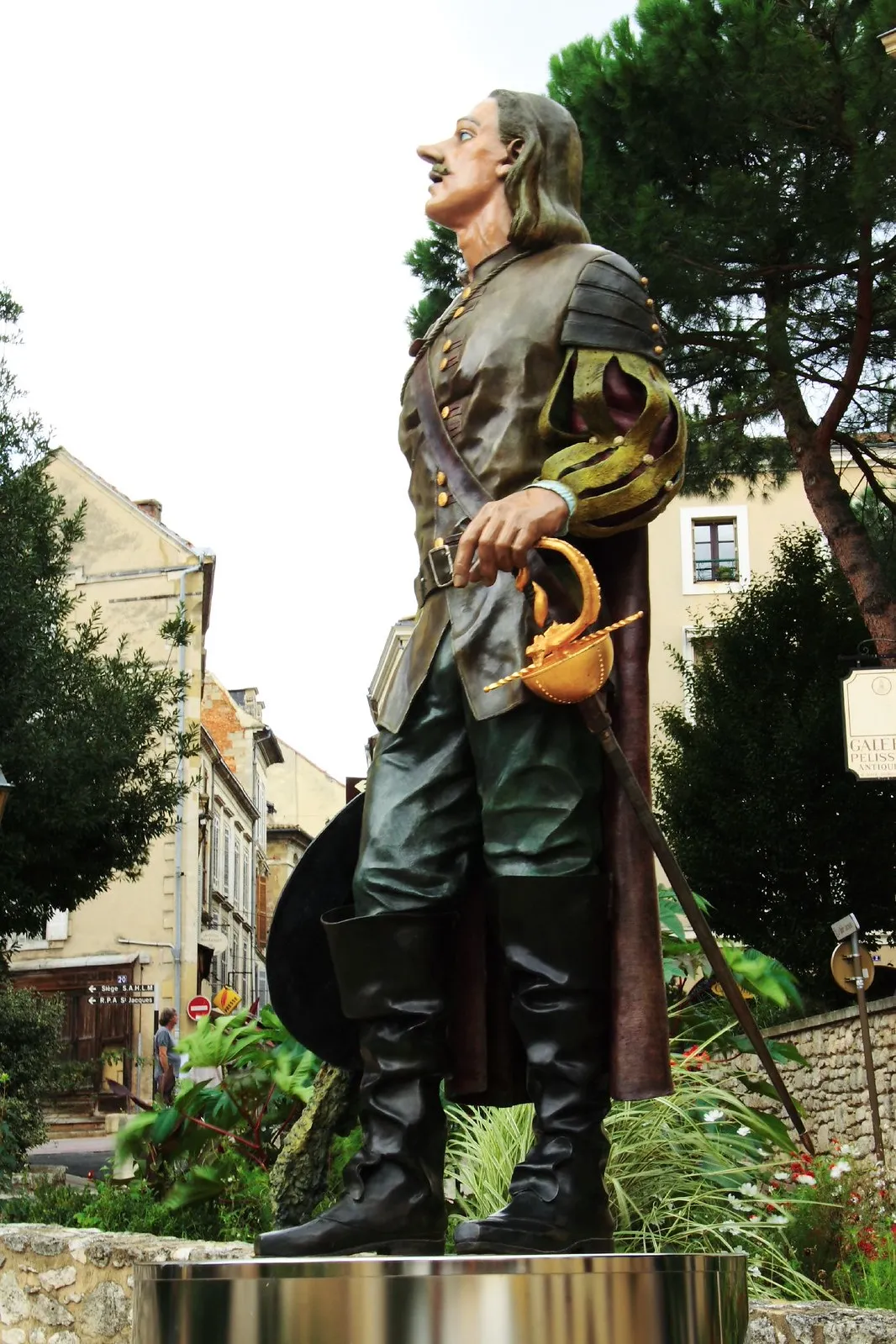 Bergerac : la ville aux deux statues de Cyrano bergerac la ville aux deux statues de cyrano de bargerac 3 bergerac-la-ville-aux-deux-statues-de-cyrano-de-bargerac-3