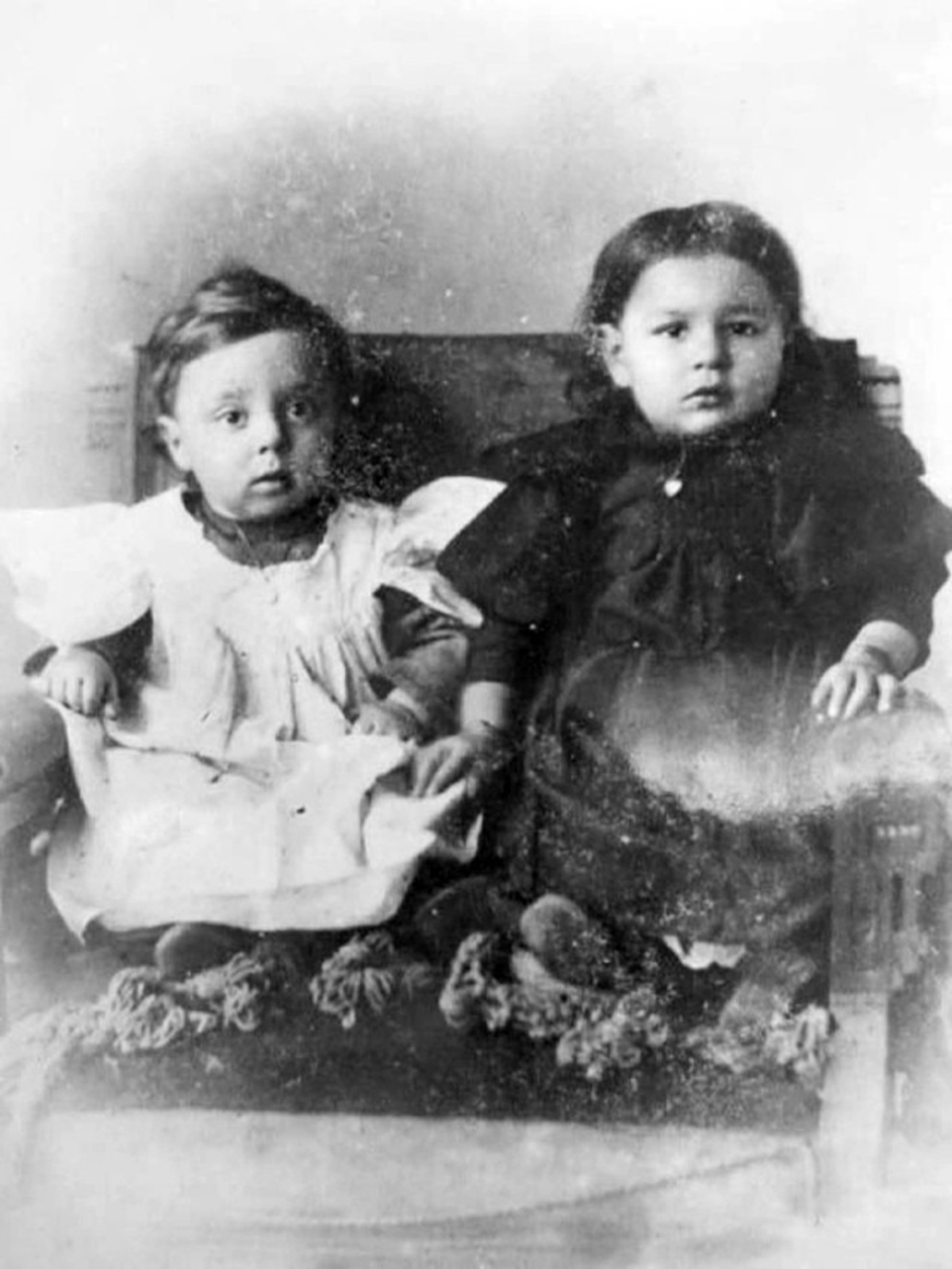 Buster Keaton enfant : 20 photos rares qui racontent la naissance d’un génie du gag buster keaton enfant 20 photos rares qui racontent la naissance dun genie du gag 1 buster-keaton-enfant-20-photos-rares-qui-racontent-la-naissance-dun-genie-du-gag-1