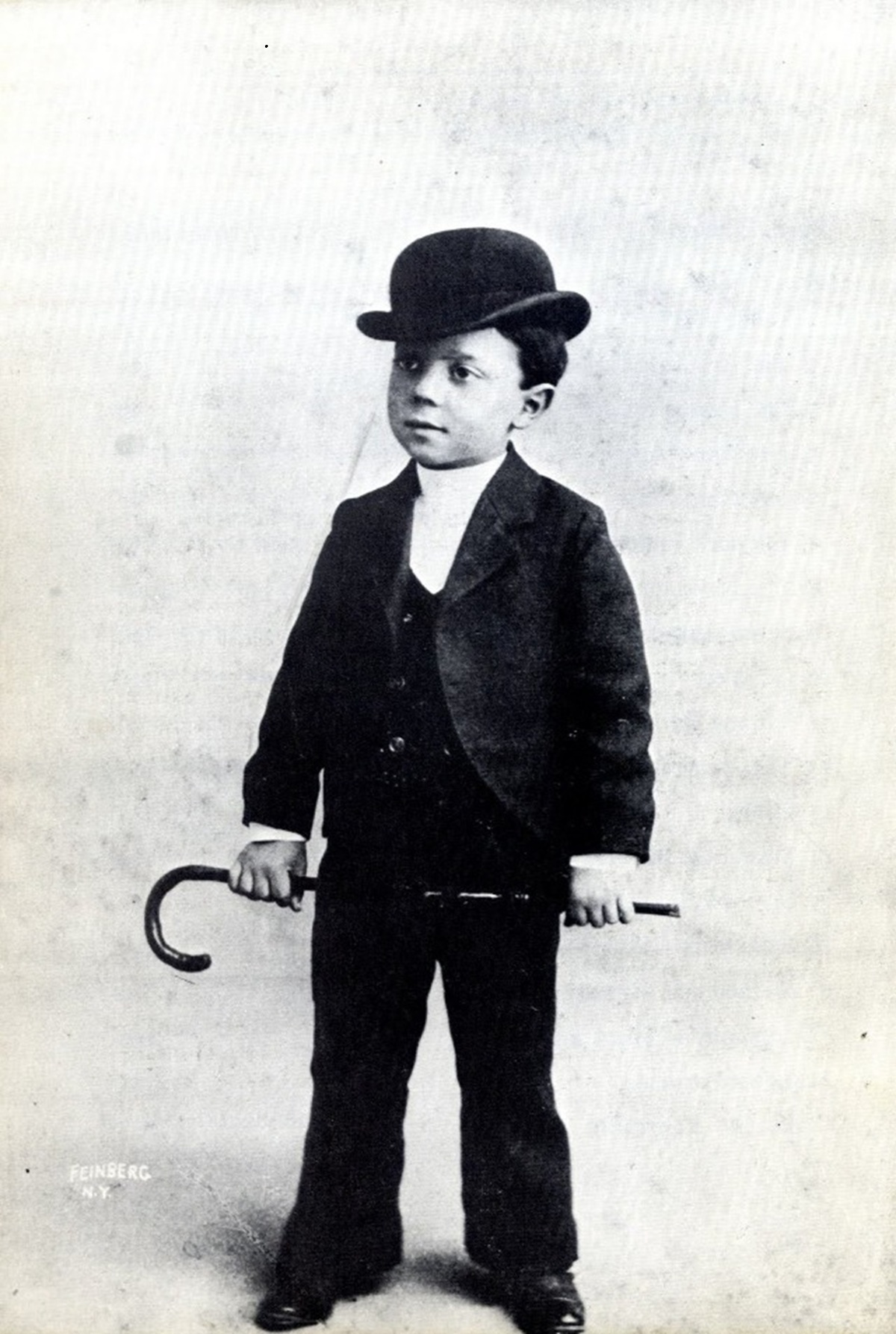 Buster Keaton enfant : 20 photos rares qui racontent la naissance d’un génie du gag buster keaton enfant 20 photos rares qui racontent la naissance dun genie du gag 11 buster-keaton-enfant-20-photos-rares-qui-racontent-la-naissance-dun-genie-du-gag-11