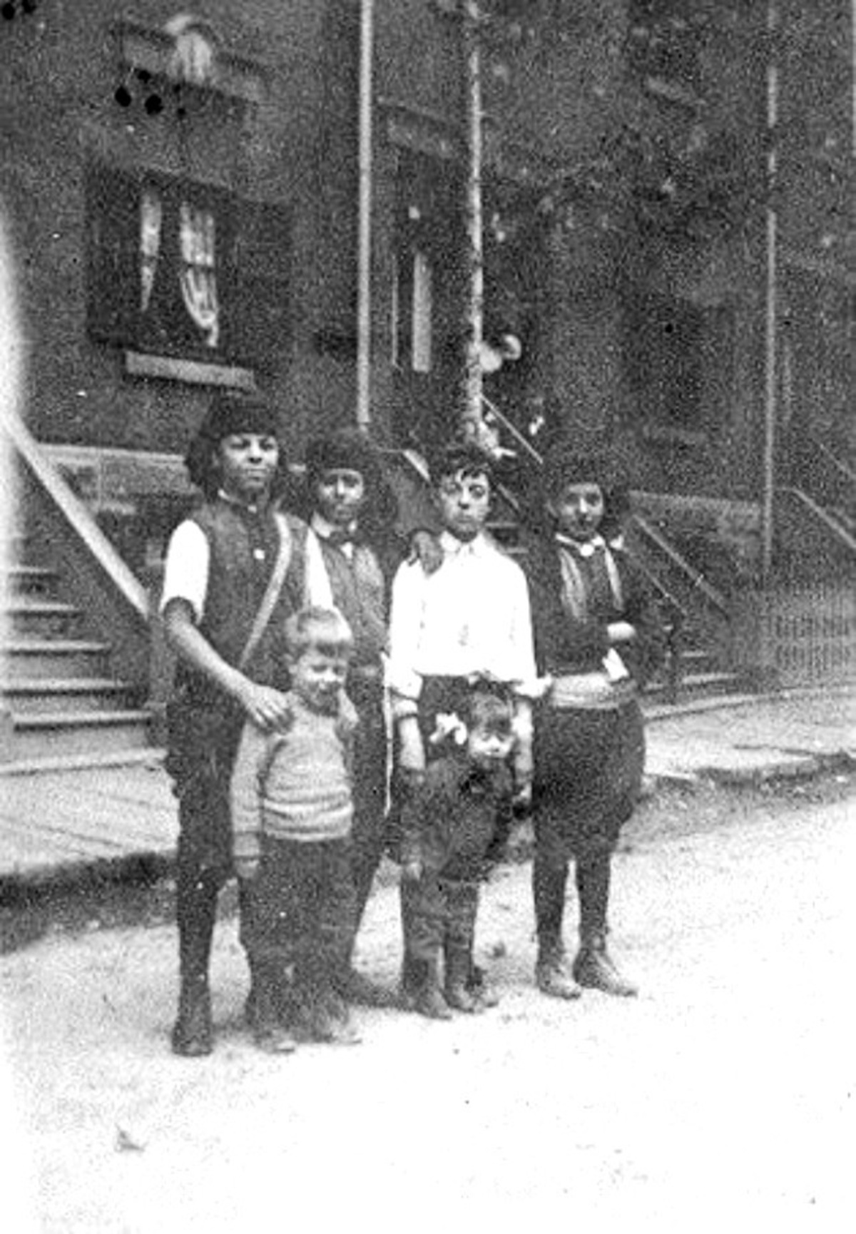 Buster Keaton enfant : 20 photos rares qui racontent la naissance d’un génie du gag buster keaton enfant 20 photos rares qui racontent la naissance dun genie du gag 13 buster-keaton-enfant-20-photos-rares-qui-racontent-la-naissance-dun-genie-du-gag-13