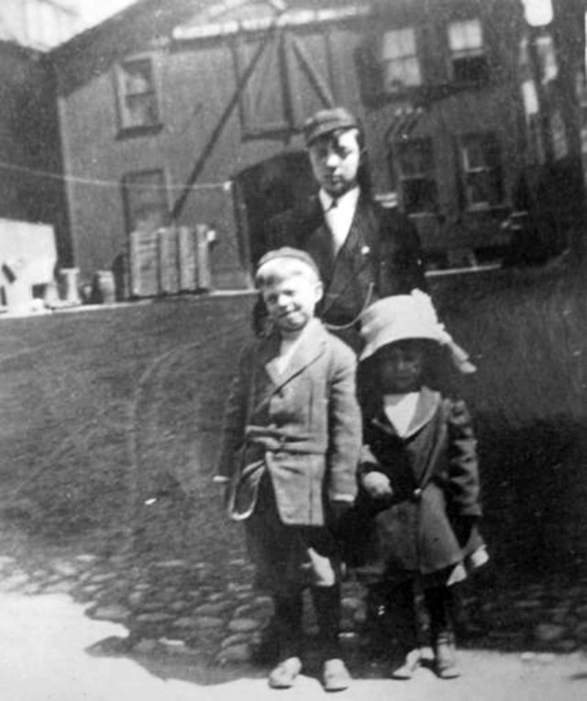 Buster Keaton enfant : 20 photos rares qui racontent la naissance d’un génie du gag buster keaton enfant 20 photos rares qui racontent la naissance dun genie du gag 15 buster-keaton-enfant-20-photos-rares-qui-racontent-la-naissance-dun-genie-du-gag-15