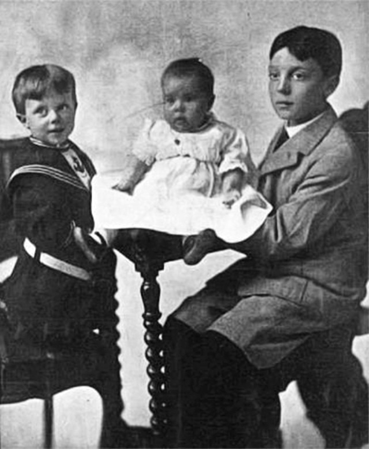 Buster Keaton enfant : 20 photos rares qui racontent la naissance d’un génie du gag buster keaton enfant 20 photos rares qui racontent la naissance dun genie du gag 16 buster-keaton-enfant-20-photos-rares-qui-racontent-la-naissance-dun-genie-du-gag-16