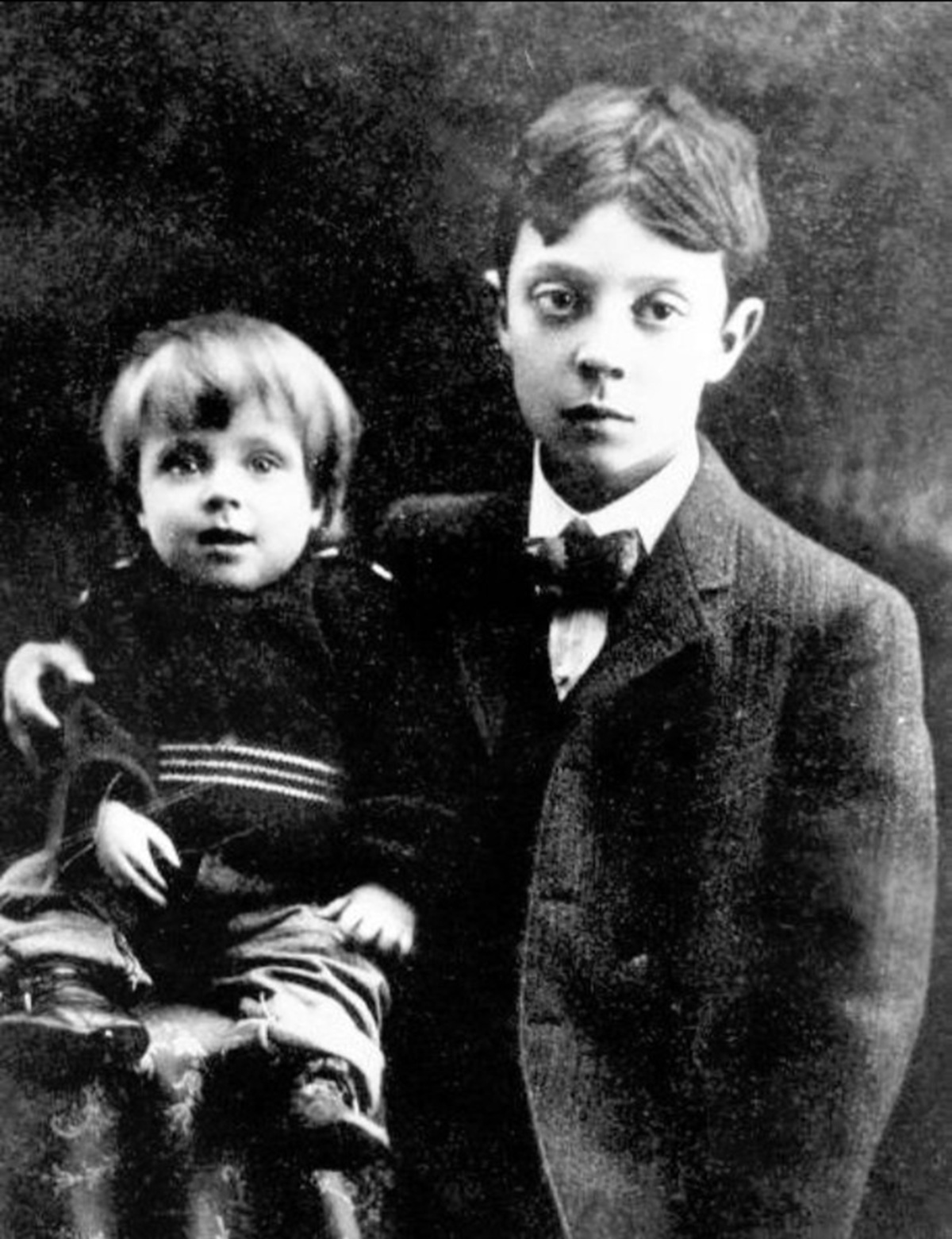 Buster Keaton enfant : 20 photos rares qui racontent la naissance d’un génie du gag buster keaton enfant 20 photos rares qui racontent la naissance dun genie du gag 9 buster-keaton-enfant-20-photos-rares-qui-racontent-la-naissance-dun-genie-du-gag-9