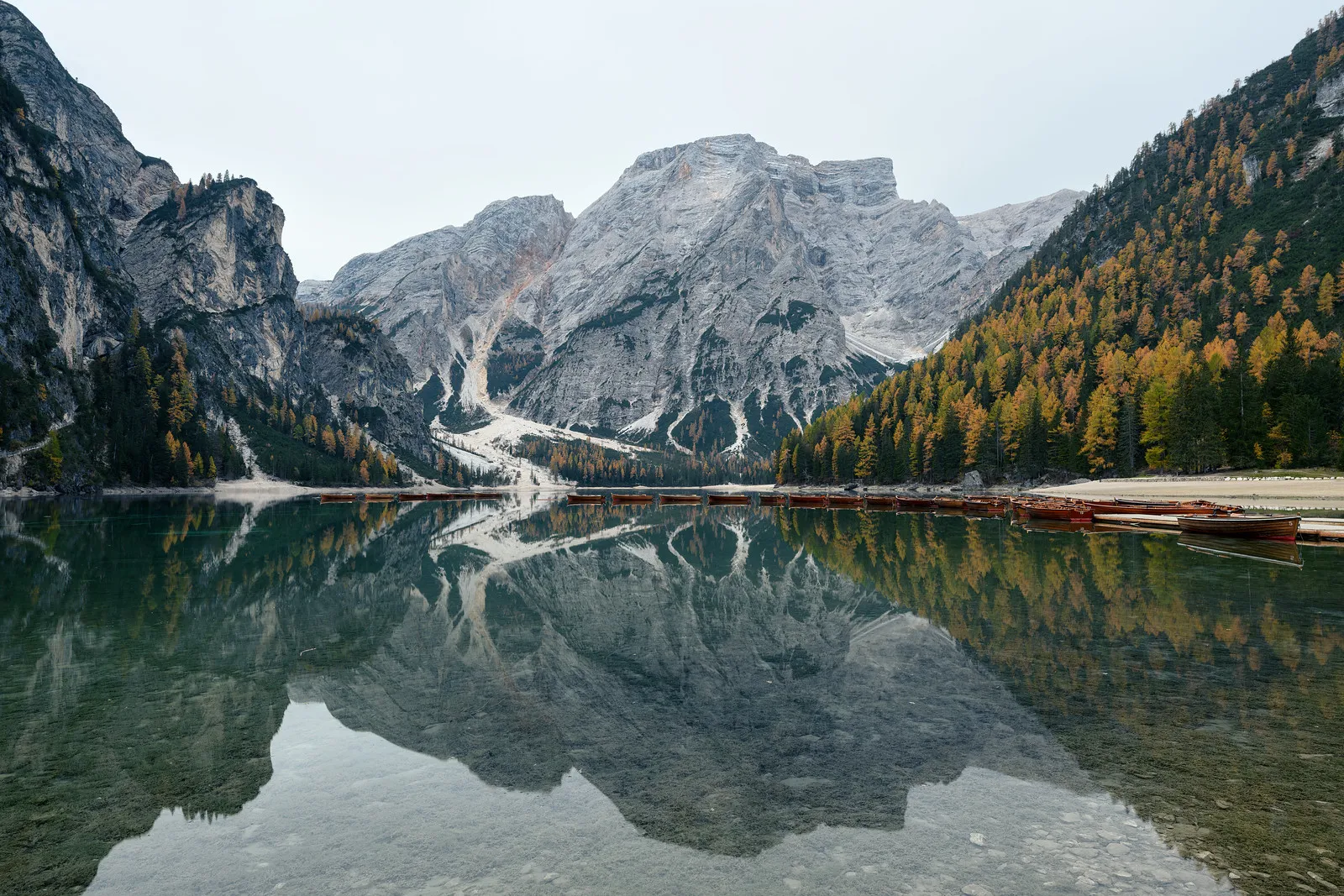 Lac de Braies : légendes, beauté et sérénité au cœur des Dolomites lac de braies dolomites italie 2 lac-de-braies-dolomites-italie-2