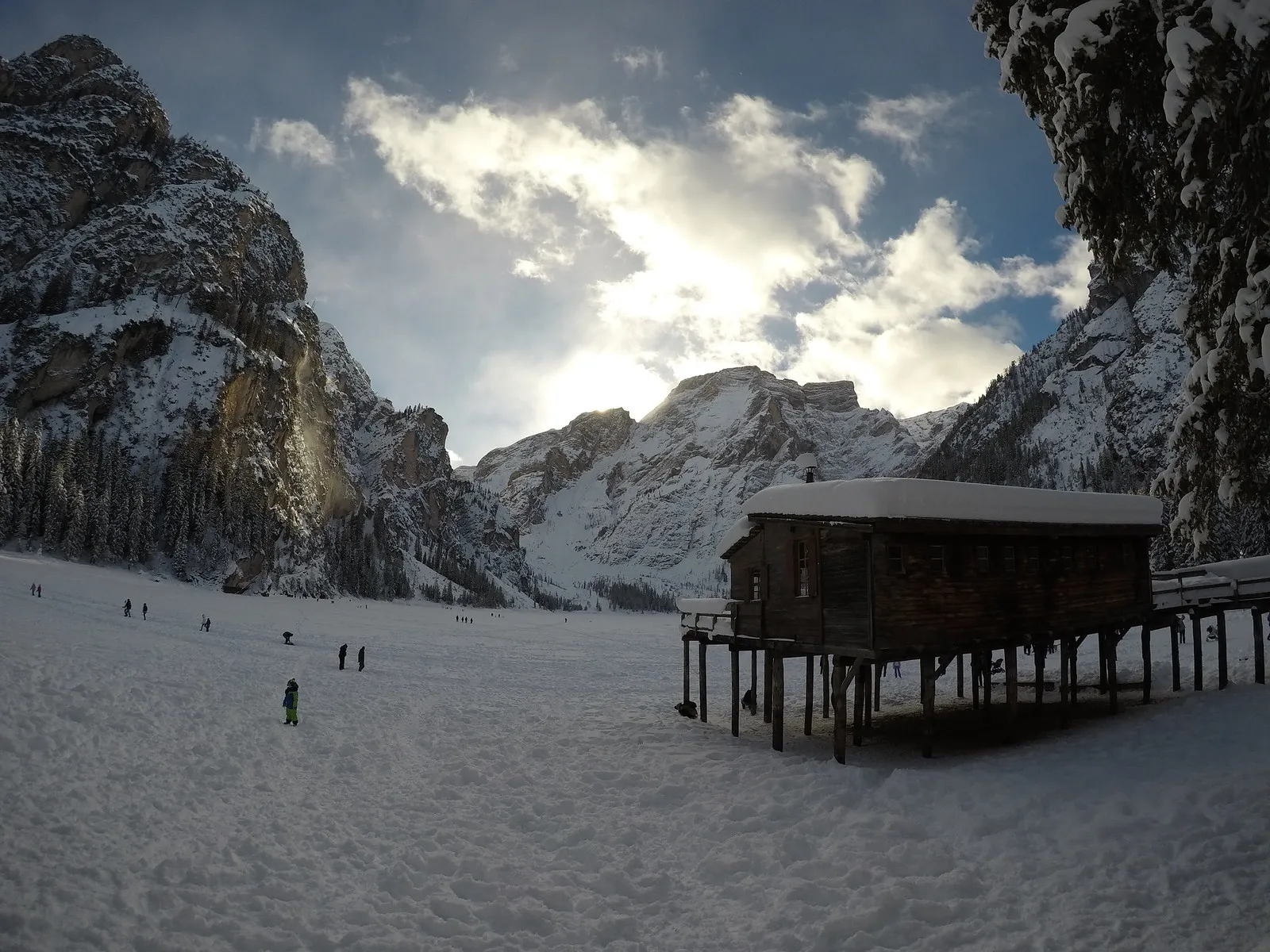 Lac de Braies : légendes, beauté et sérénité au cœur des Dolomites lac de braies dolomites italie 3 lac-de-braies-dolomites-italie-3