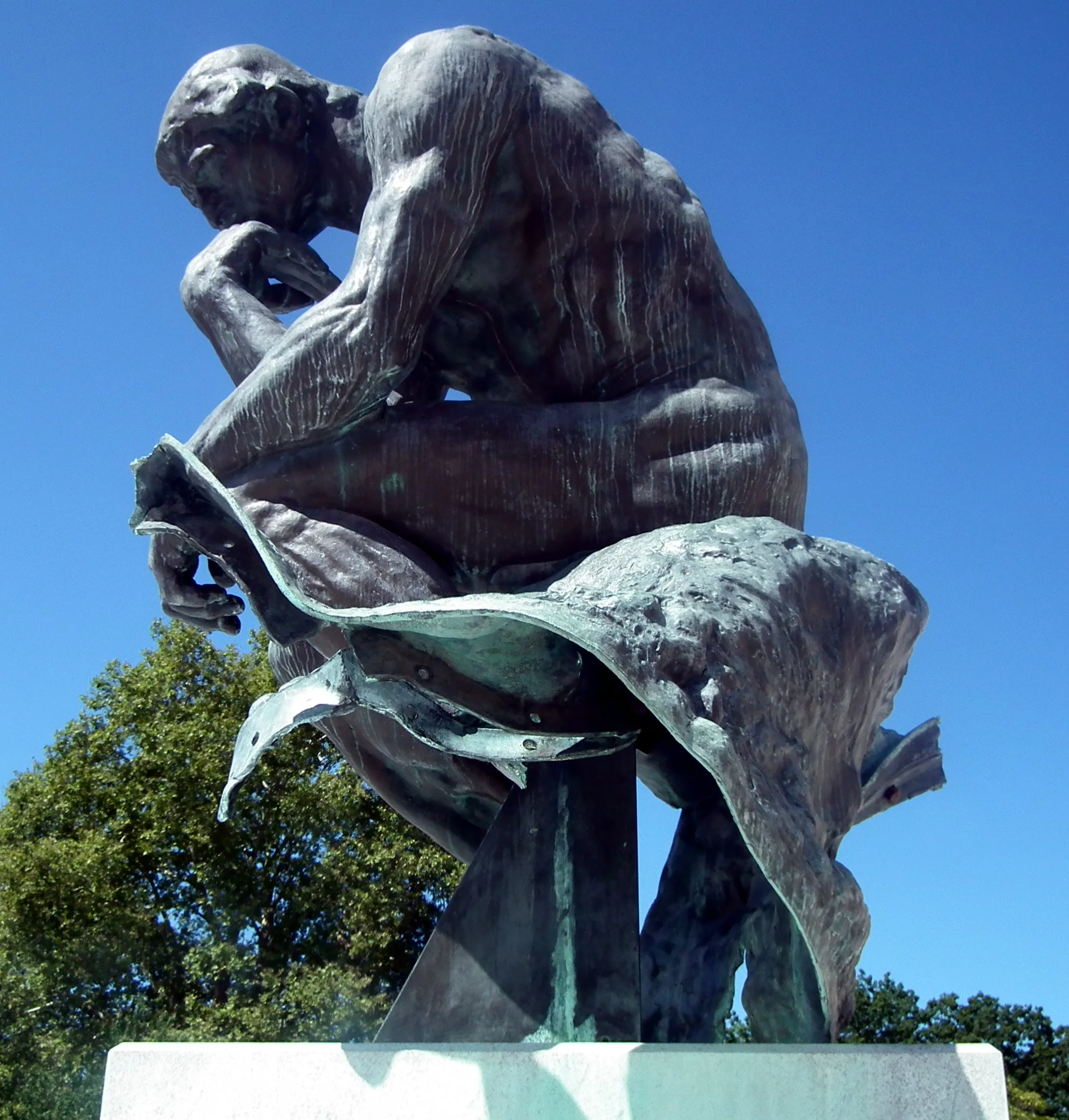 Le Penseur de Cleveland : quand Rodin résiste à une bombe le penseur de cleveland quand rodin resiste a une bombe 2 le-penseur-de-cleveland-quand-rodin-resiste-a-une-bombe-2