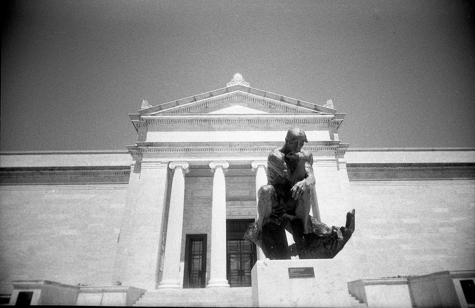 Le Penseur de Cleveland : quand Rodin résiste à une bombe le penseur de cleveland quand rodin resiste a une bombe 3 le-penseur-de-cleveland-quand-rodin-resiste-a-une-bombe-3