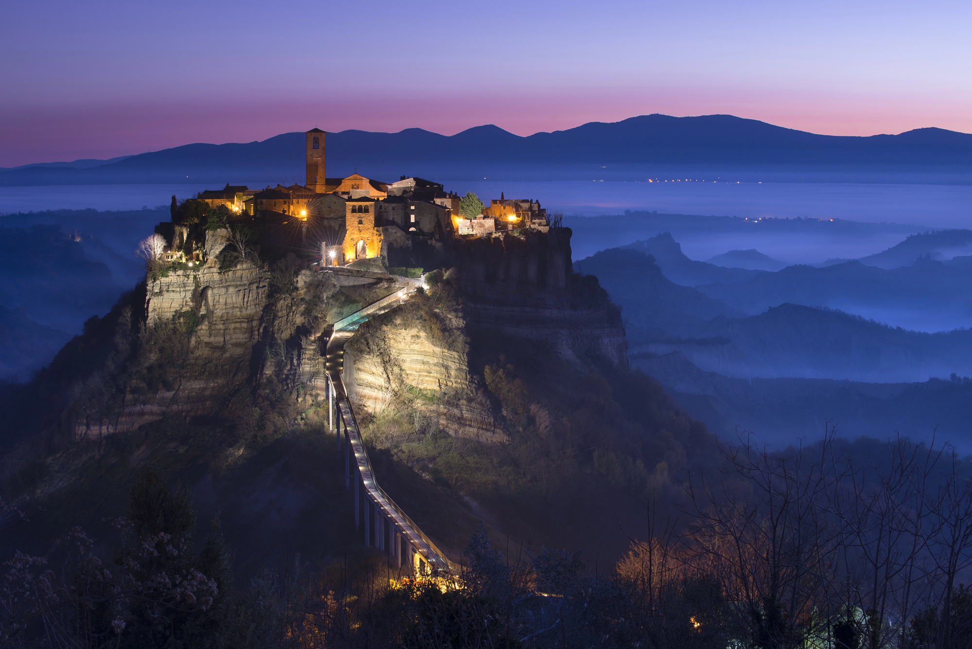 Civita di Bagnoregio, la ville italienne qui meurt… très lentement, et sous les flashs des touristes civita di bagnoregio ville qui meurt italie 7 civita-di-bagnoregio-ville-qui-meurt-italie-7