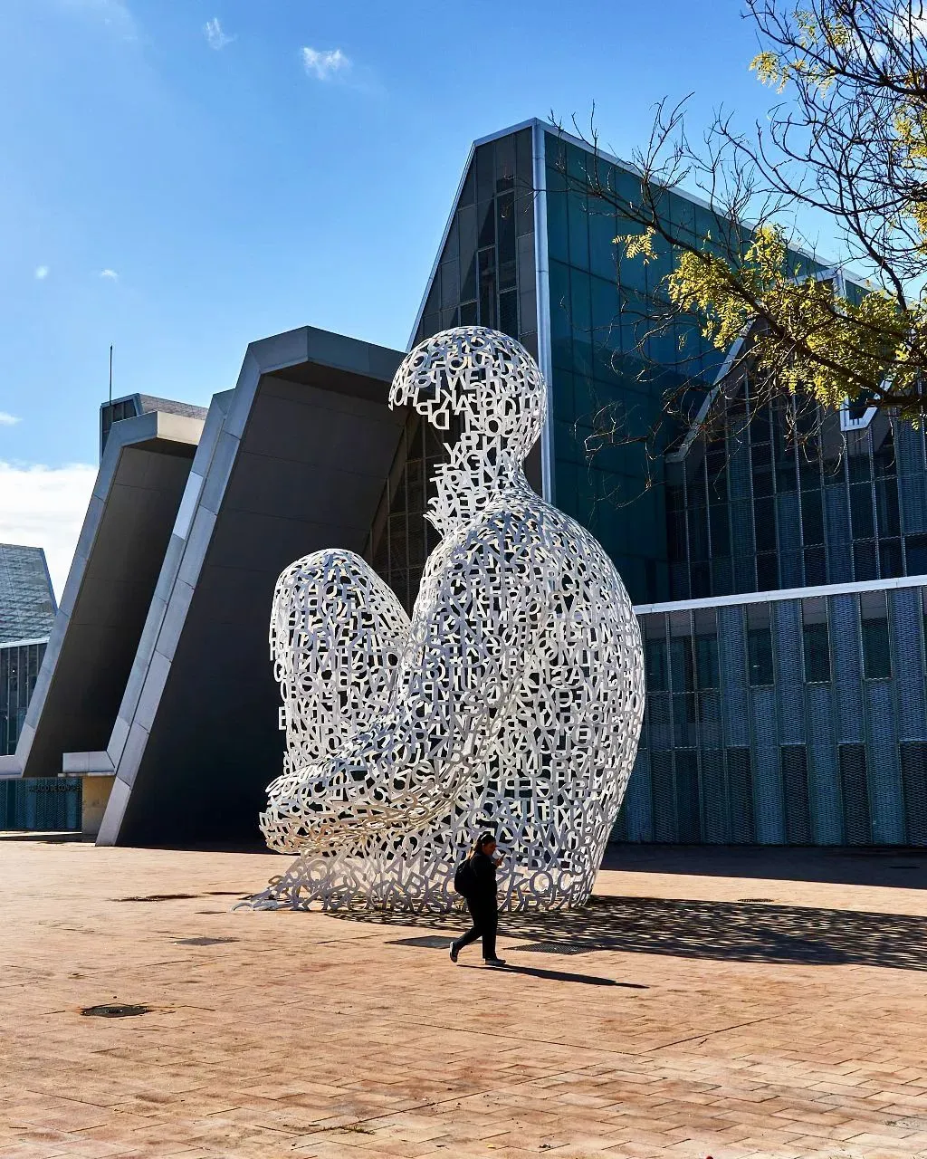 El Alma del Ebro : la géante de lettres qui veille sur Saragosse el alma del ebro la geante de lettres qui veille sur saragosse 4 el-alma-del-ebro-la-geante-de-lettres-qui-veille-sur-saragosse-4.