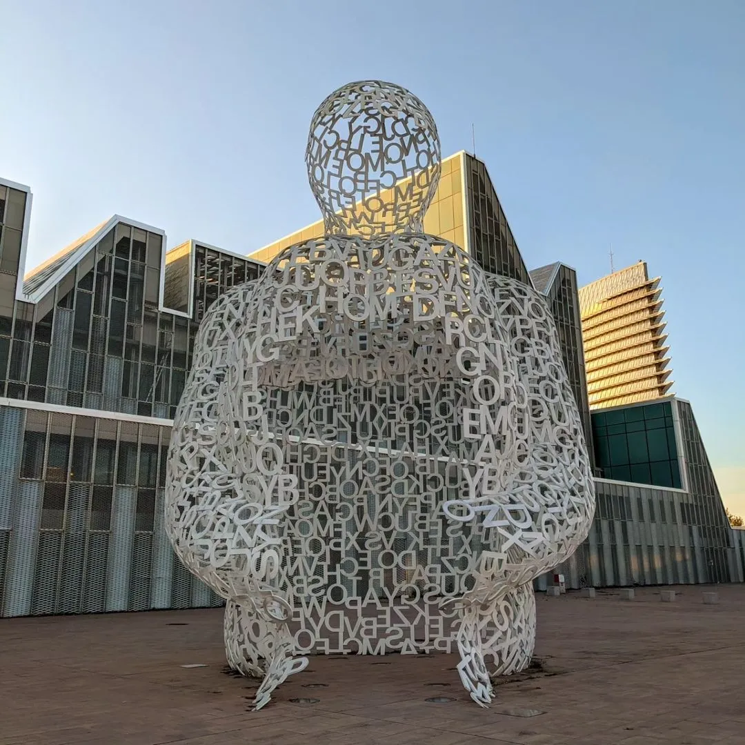 El Alma del Ebro : la géante de lettres qui veille sur Saragosse el alma del ebro la geante de lettres qui veille sur saragosse 6 el-alma-del-ebro-la-geante-de-lettres-qui-veille-sur-saragosse-6