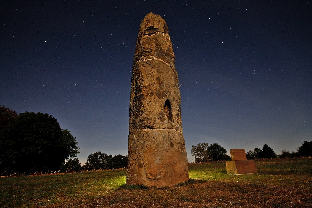 Gollenstein : le menhir géant d’Allemagne que la guerre a brisé… avant de ressusciter gollenstein menhir geant allemagne 5 gollenstein-menhir-geant-allemagne-5