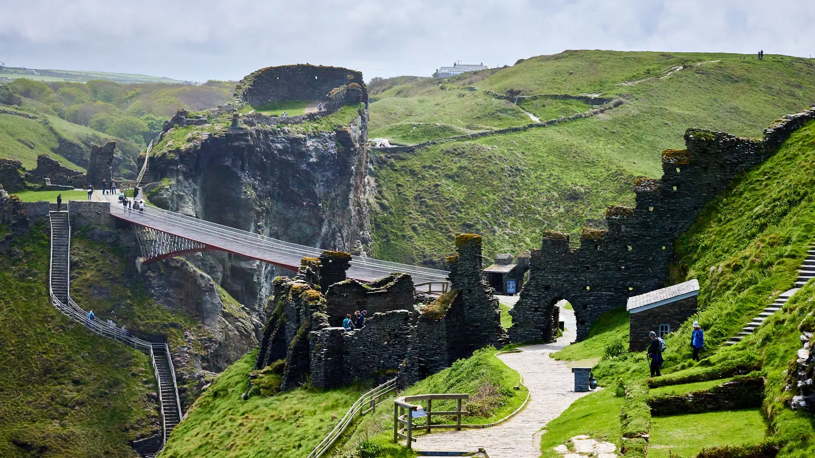 Le château de Tintagel : berceau du roi Arthur, suspendu entre légende et Atlantique le chateau de tintagel berceau du roi arthur suspendu entre legende et atlantique 3 le-chateau-de-tintagel-berceau-du-roi-arthur-suspendu-entre-legende-et-atlantique-3