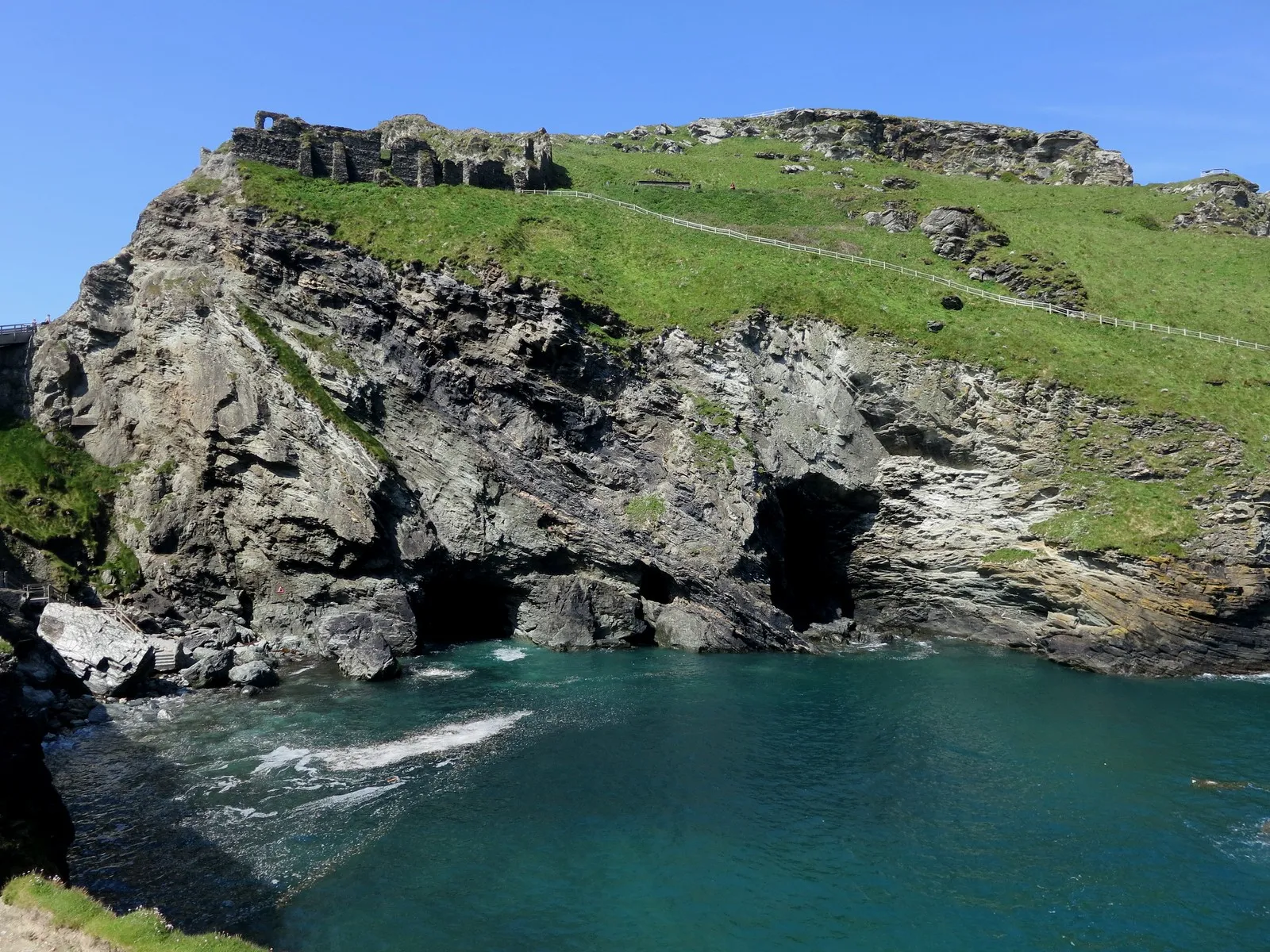 Le château de Tintagel : berceau du roi Arthur, suspendu entre légende et Atlantique le chateau de tintagel berceau du roi arthur suspendu entre legende et atlantique 7 le-chateau-de-tintagel-berceau-du-roi-arthur-suspendu-entre-legende-et-atlantique-7