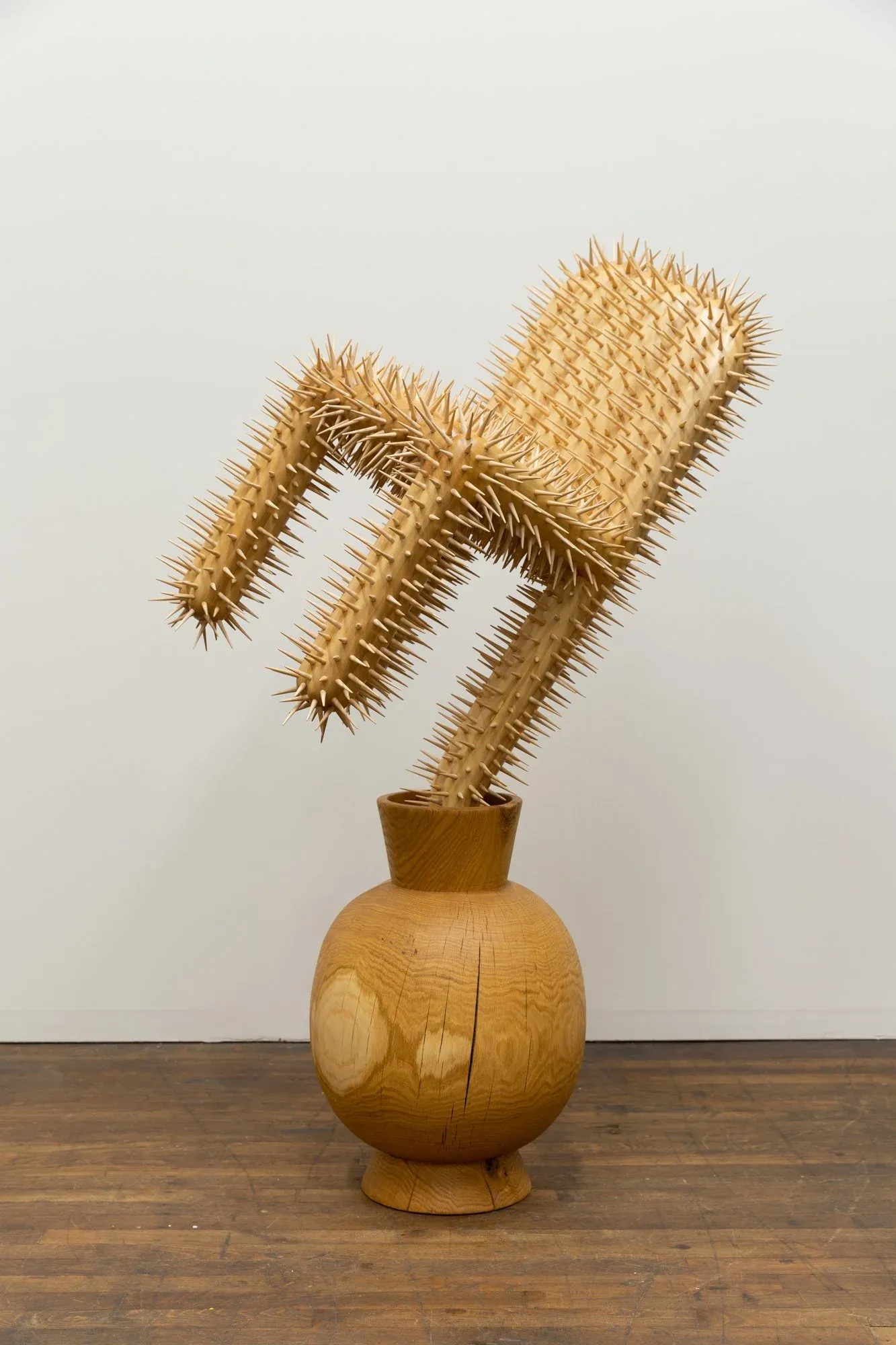 Raul De Lara : le sculpteur bois contemporain qui brouille les frontières raul de lara le sculpteur bois contemporain chaise epines raul-de-lara-le-sculpteur-bois-contemporain-chaise-epines