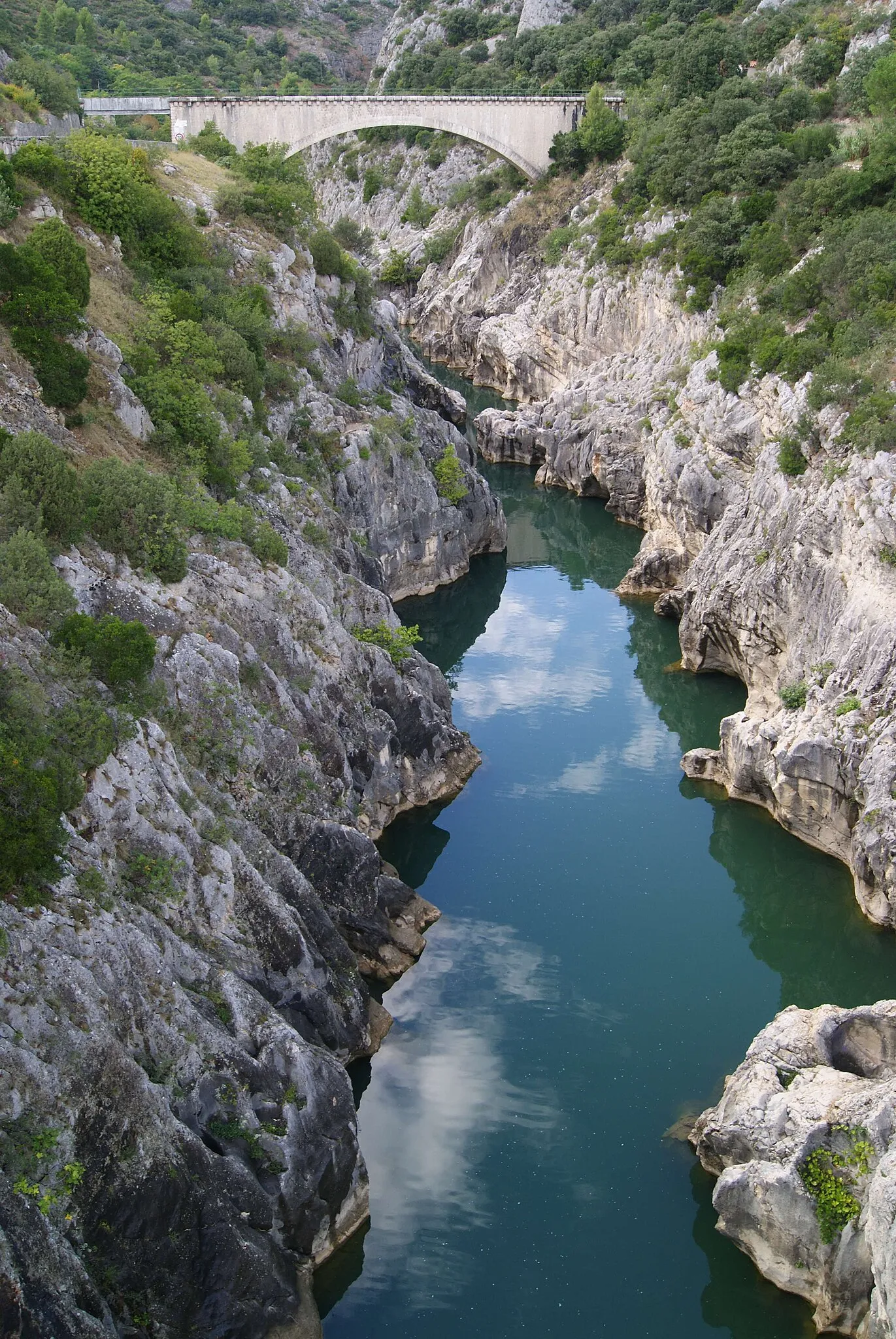 Saint-Guilhem-le-Désert : joyau médiéval et nature sauvage dans les gorges de l’Hérault saint guilhem le desert gorges herault 7 saint-guilhem-le-desert-gorges-herault-7