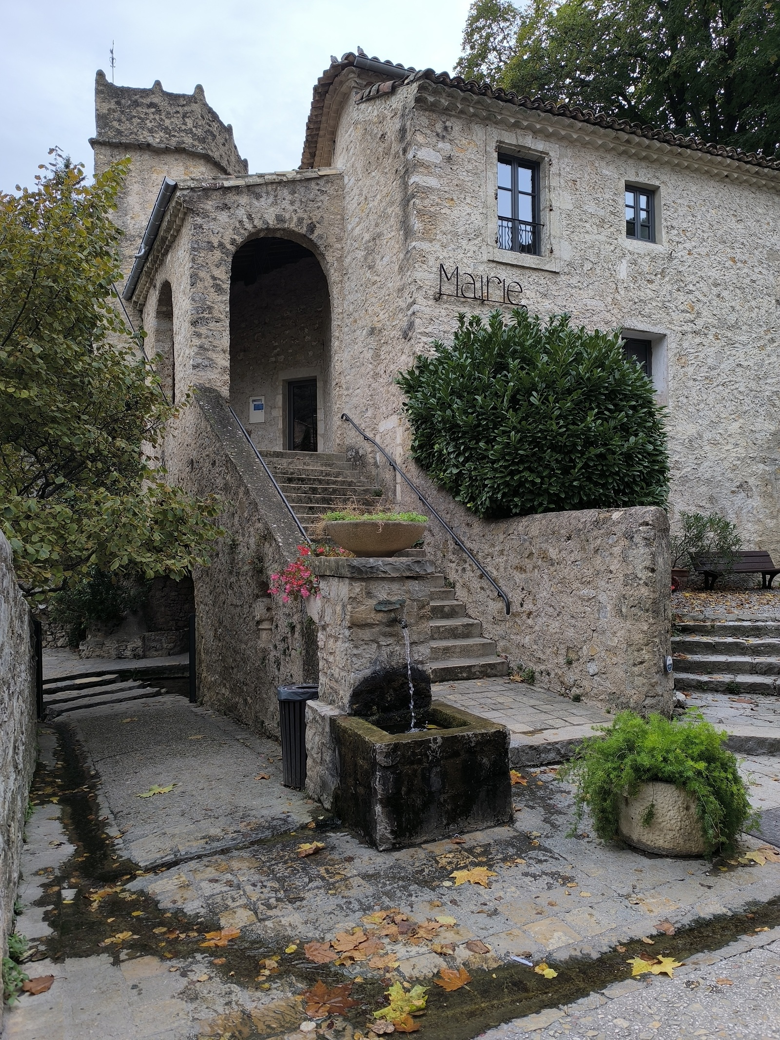 Saint-Guilhem-le-Désert : joyau médiéval et nature sauvage dans les gorges de l’Hérault saint guilhem le desert gorges herault 8 saint-guilhem-le-desert-gorges-herault-8