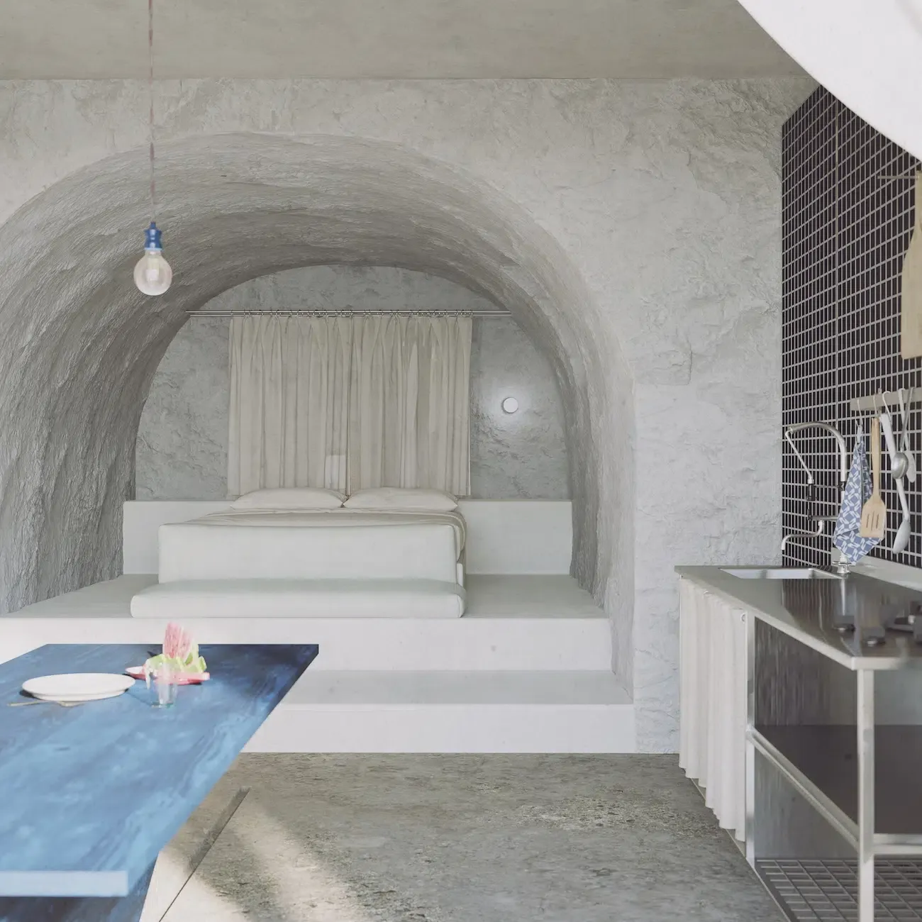 Siridi : un abri de pêcheur de Milos transformé en refuge design durable siridi un abri de pecheur de milos transforme en refuge design durable 3 siridi-un-abri-de-pecheur-de-milos-transforme-en-refuge-design-durable-3