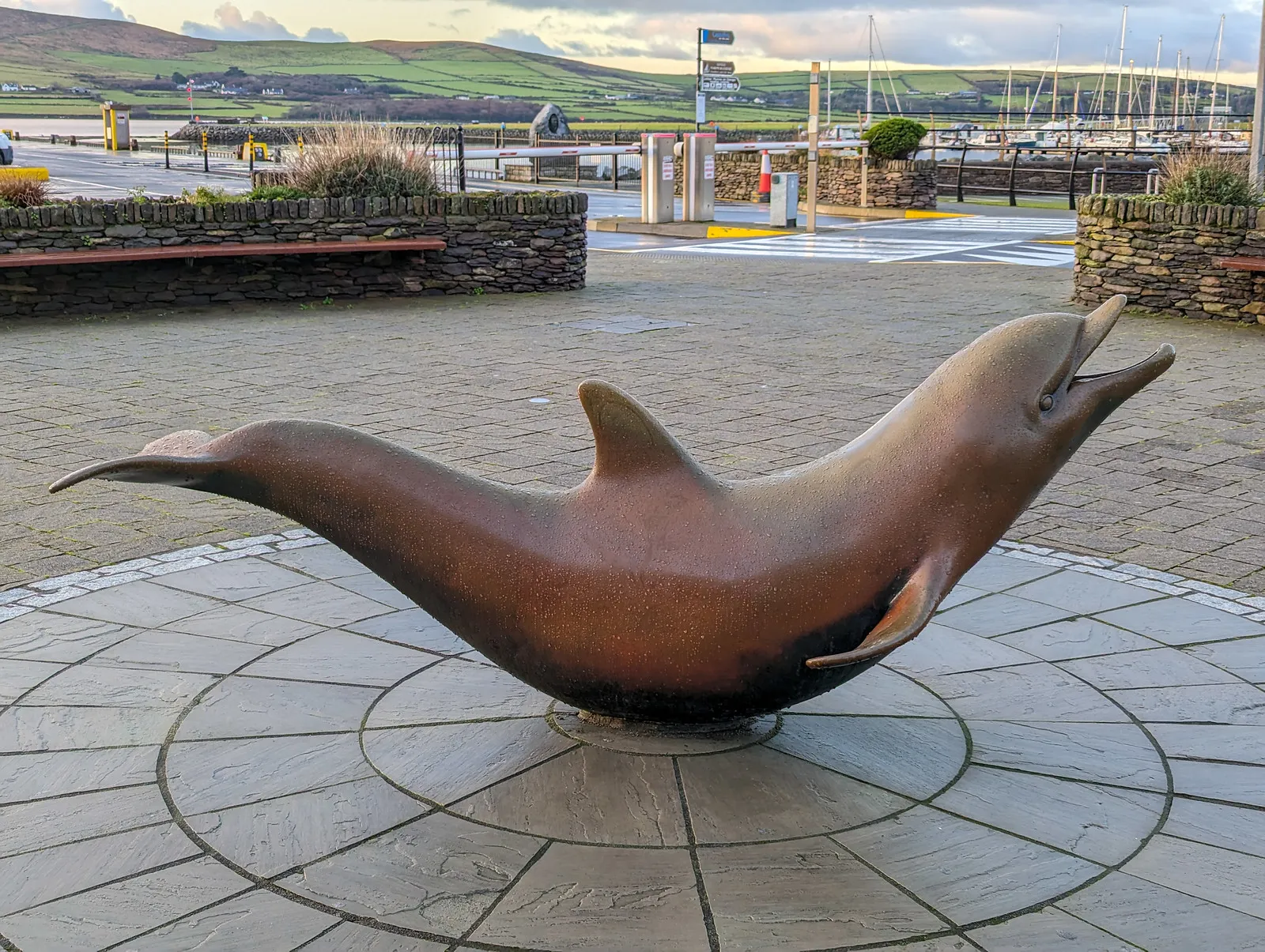 Fungie, le dauphin de Dingle : la légende irlandaise devenue statue fungie le dauphin de dingle la legende irlandaise devenue statue 4 fungie-le-dauphin-de-dingle-la-legende-irlandaise-devenue-statue-4