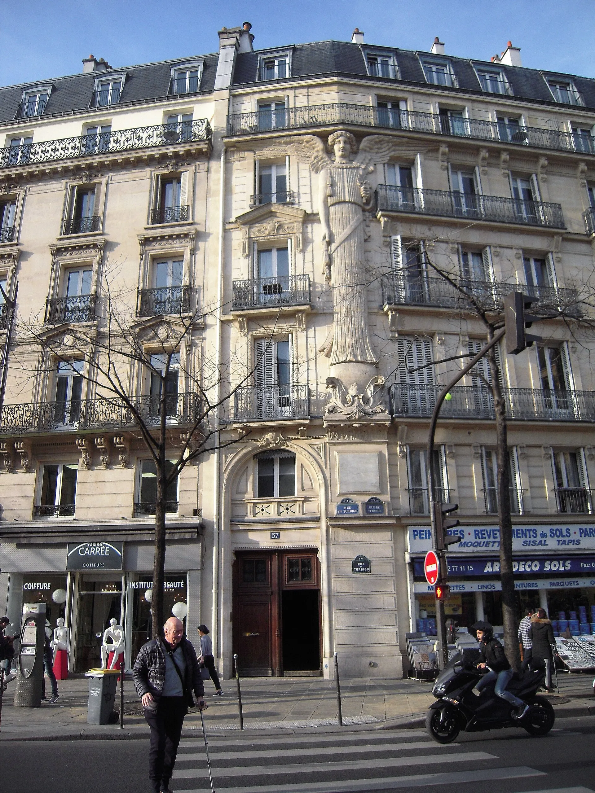 grande cariatide ange geant de la rue de turbigo qui porte paris au sens litteral 3 grande cariatide ange geant de la rue de turbigo qui porte paris au sens litteral 3