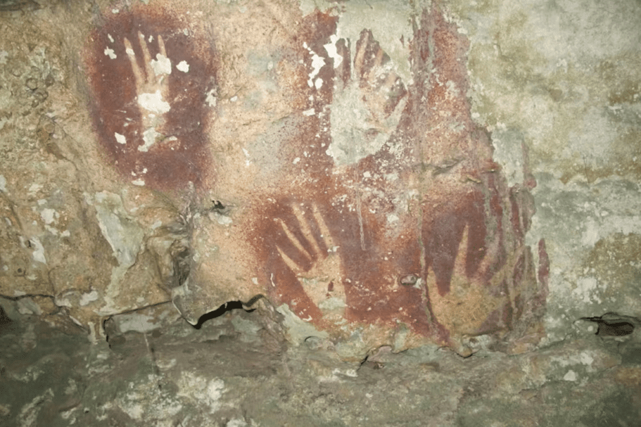 la plus vieille empreinte de main prehistorique 67 800 ans decouverte en indonesie