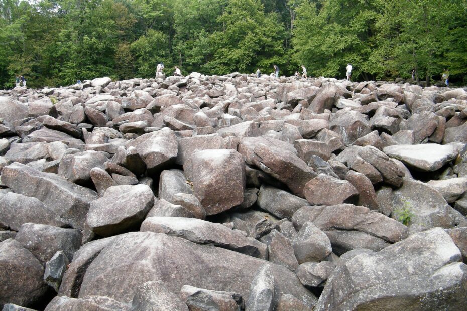Les “Ringing Rocks” de Pennsylvanie : quand un champ de pierres se prend pour un carillon ringing rocks pennsylvanie rochers qui sonnent 1 ringing rocks pennsylvanie rochers qui sonnent 1
