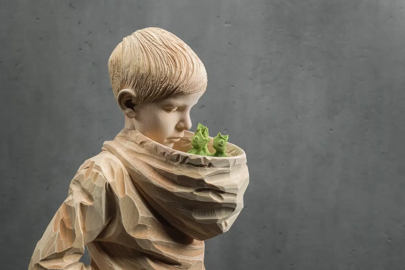 christian verginer des sculptures en bois ou lenfance se fait devorer par la nature en douceur 14 christian verginer des sculptures en bois ou lenfance se fait devorer par la nature en douceur 14